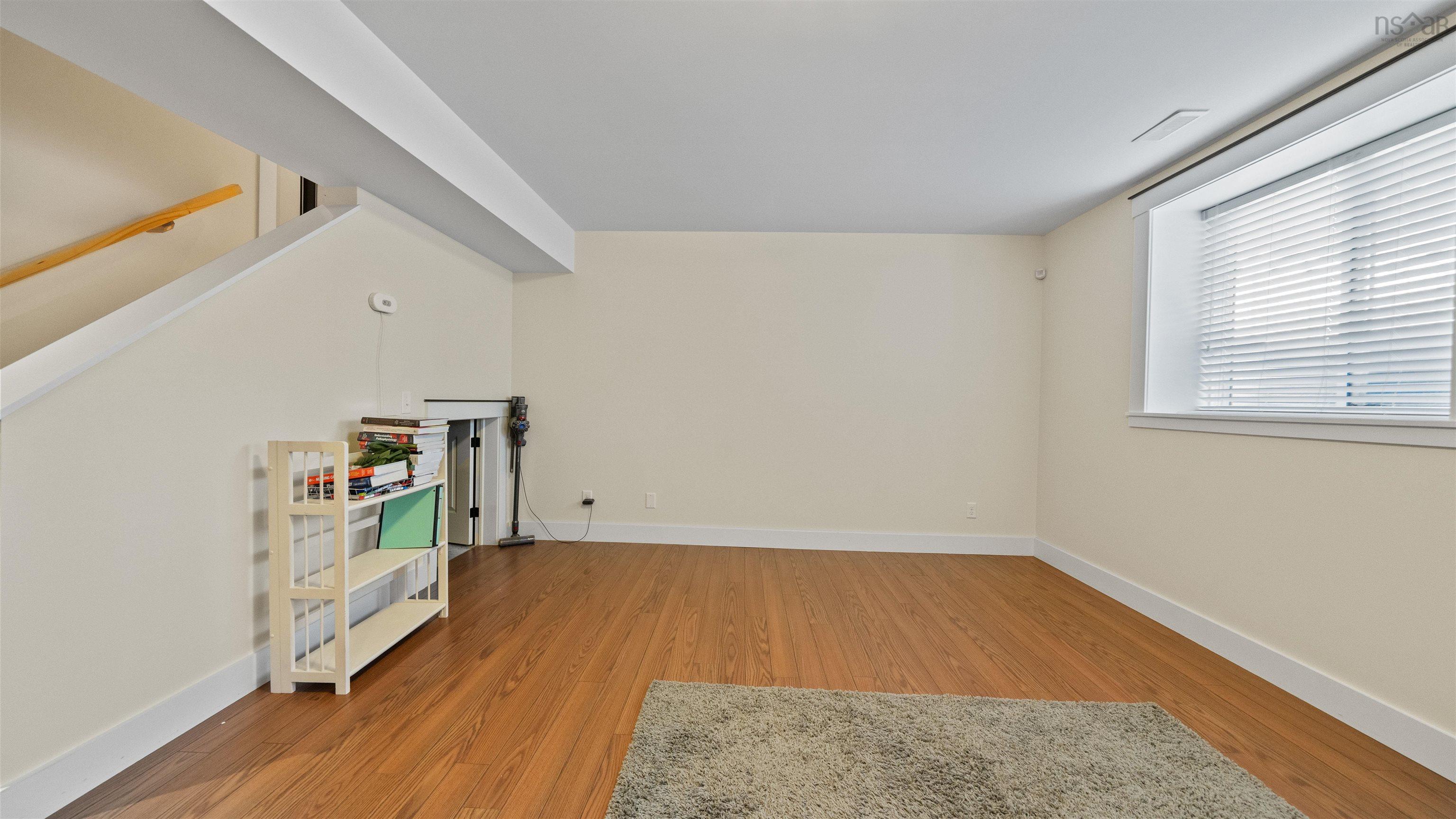 $949,900.00: 8 HollyHock Way, West Bedford