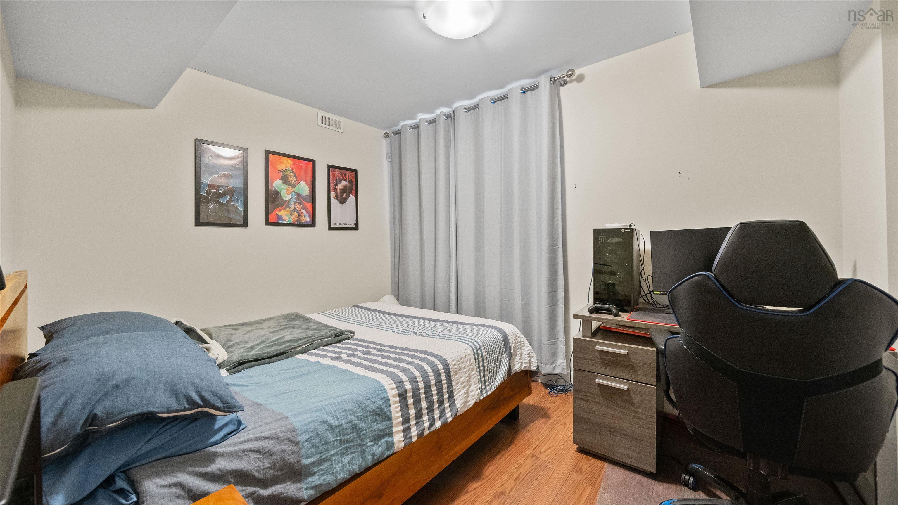 $949,900.00: 8 HollyHock Way, West Bedford