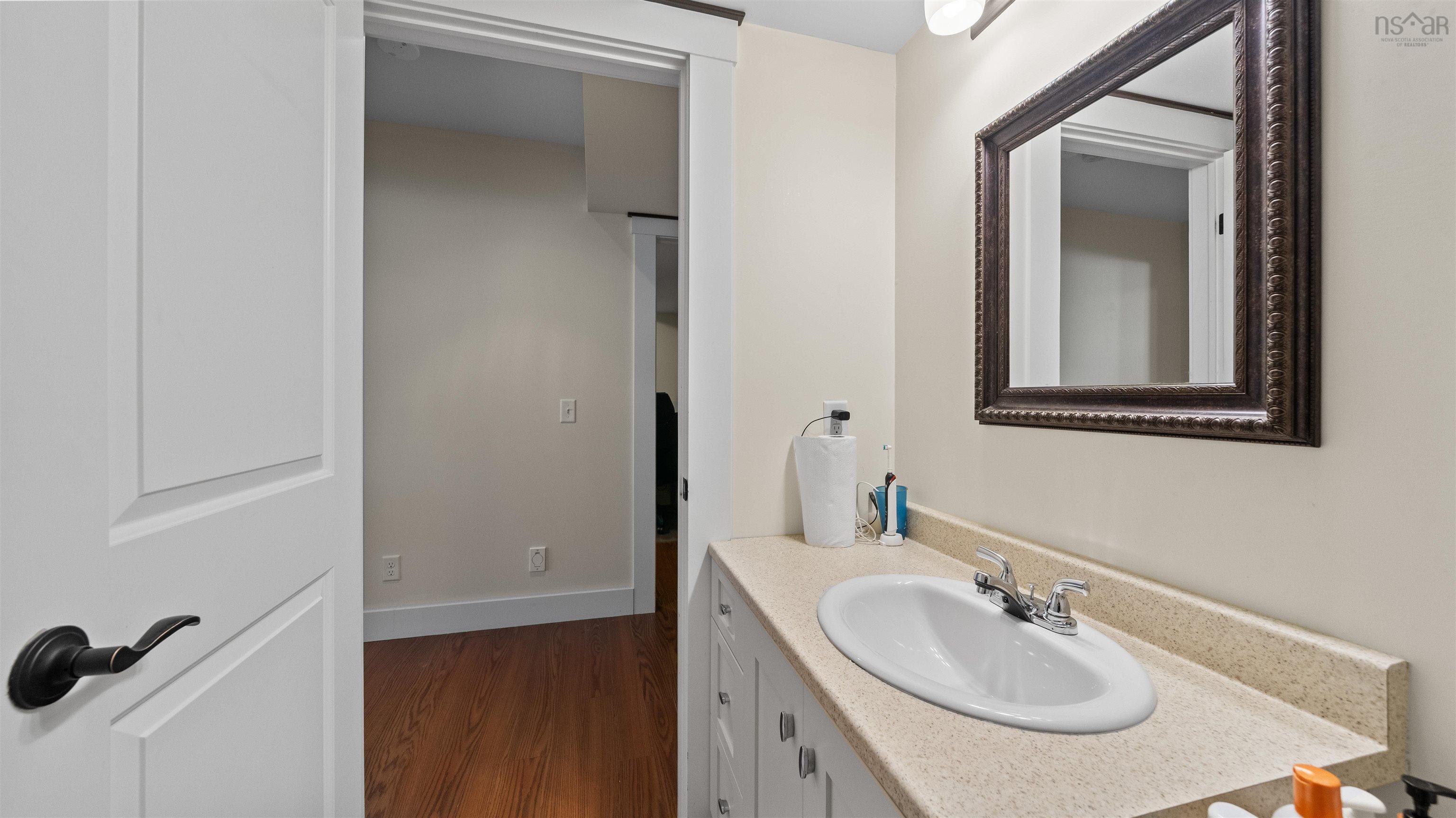 $949,900.00: 8 HollyHock Way, West Bedford