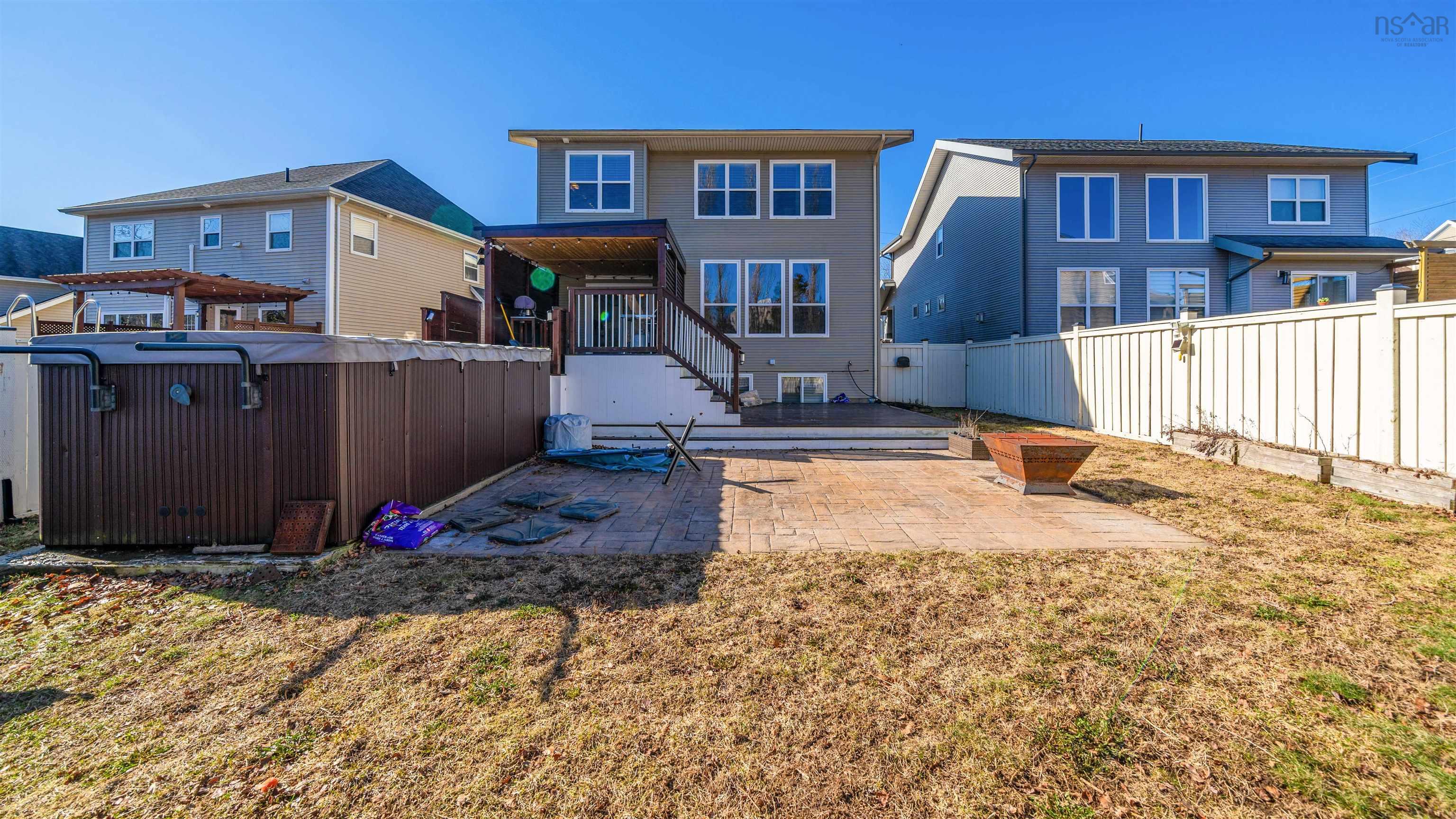 $949,900.00: 8 HollyHock Way, West Bedford