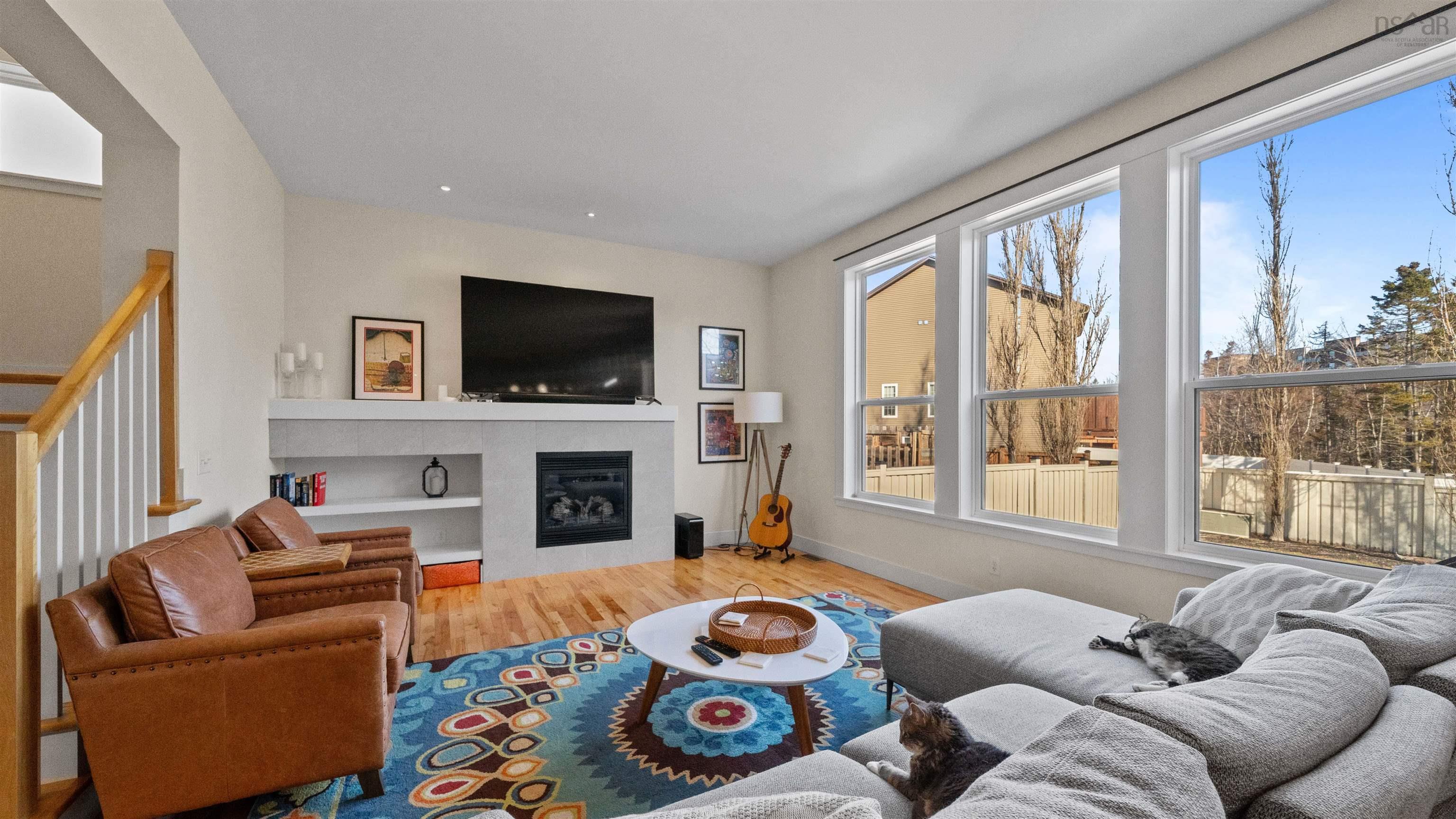 $949,900.00: 8 HollyHock Way, West Bedford