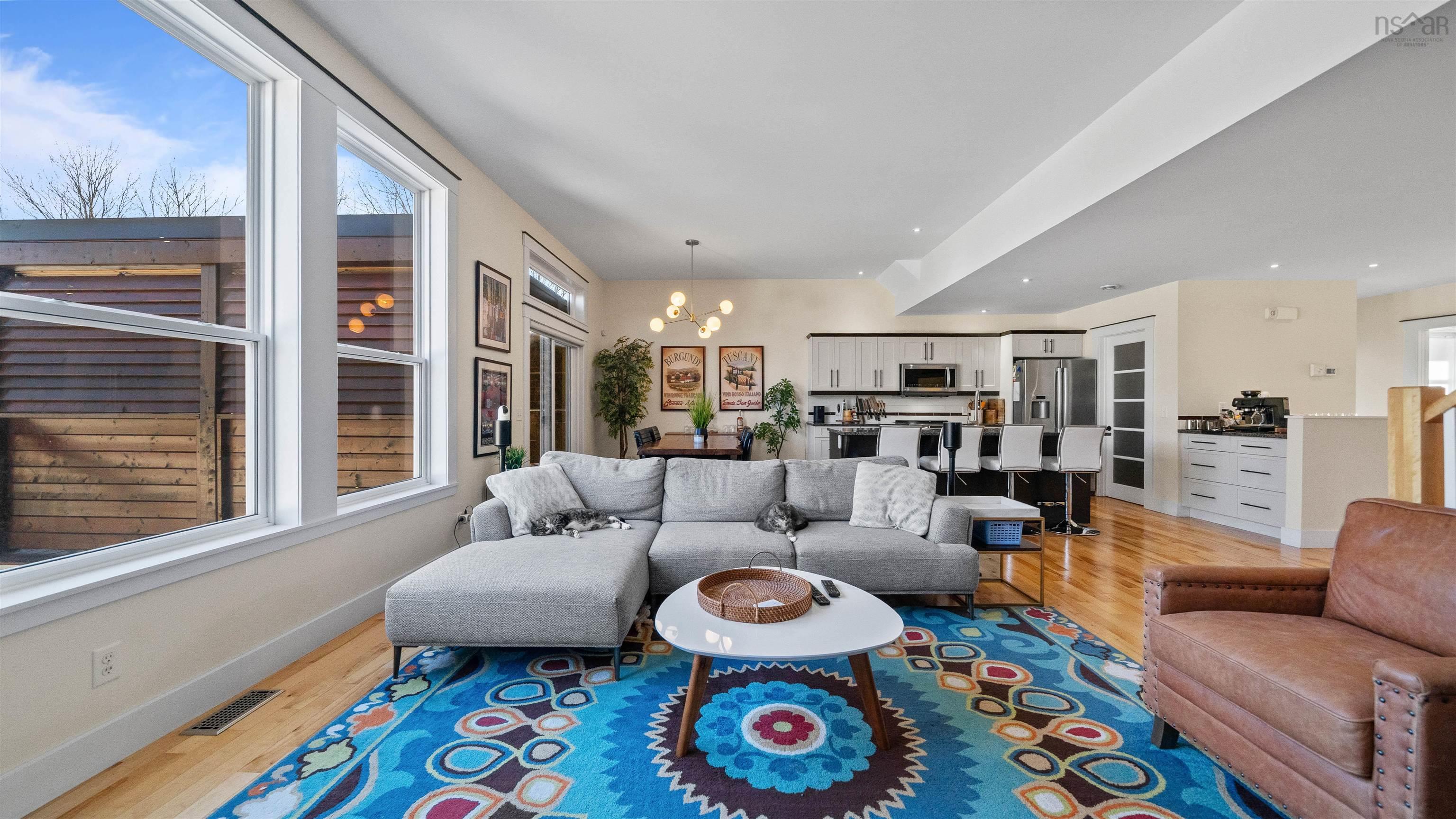 $949,900.00: 8 HollyHock Way, West Bedford