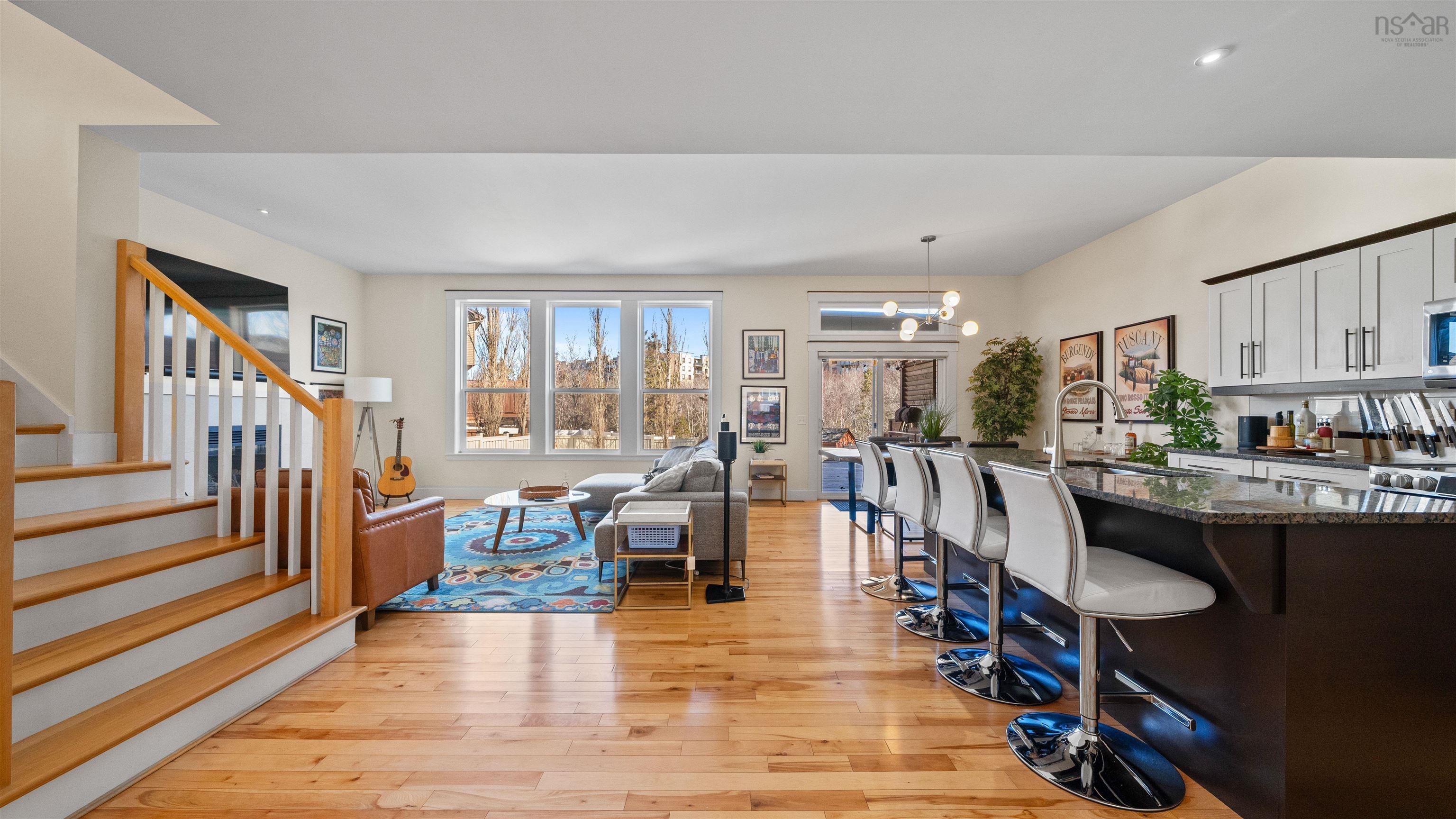 $949,900.00: 8 HollyHock Way, West Bedford