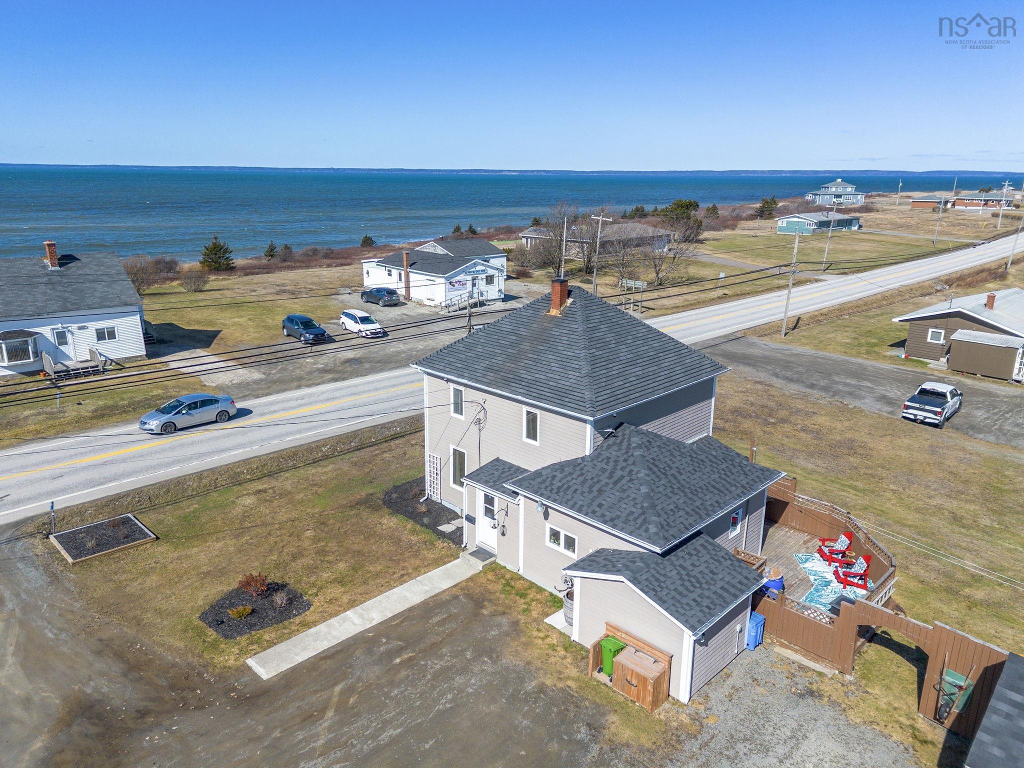 $369,000.00: 10194 1 Highway, Saulnierville