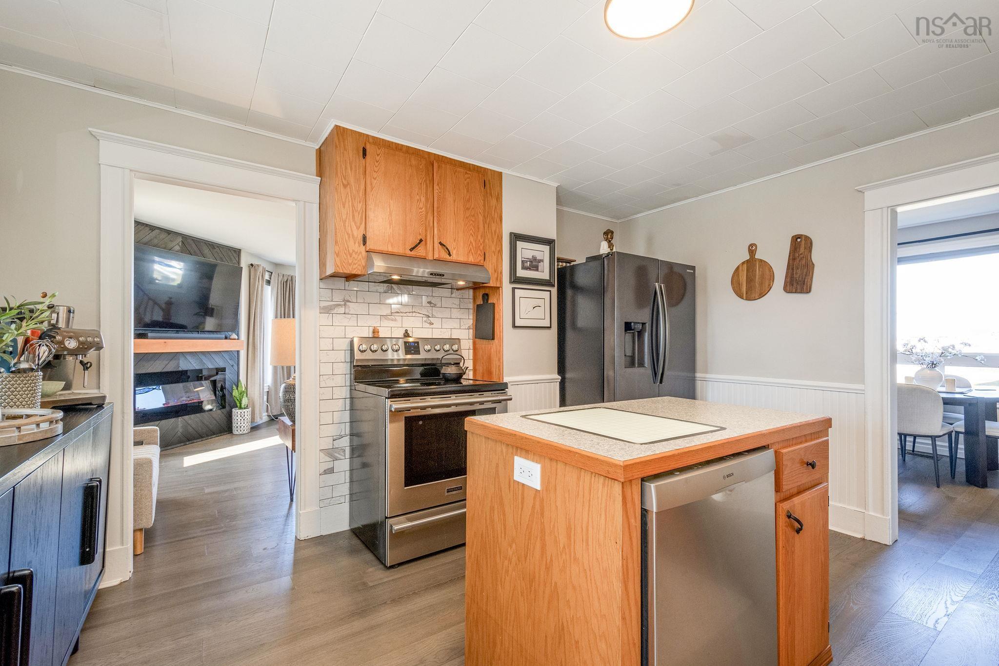 $369,000.00: 10194 1 Highway, Saulnierville