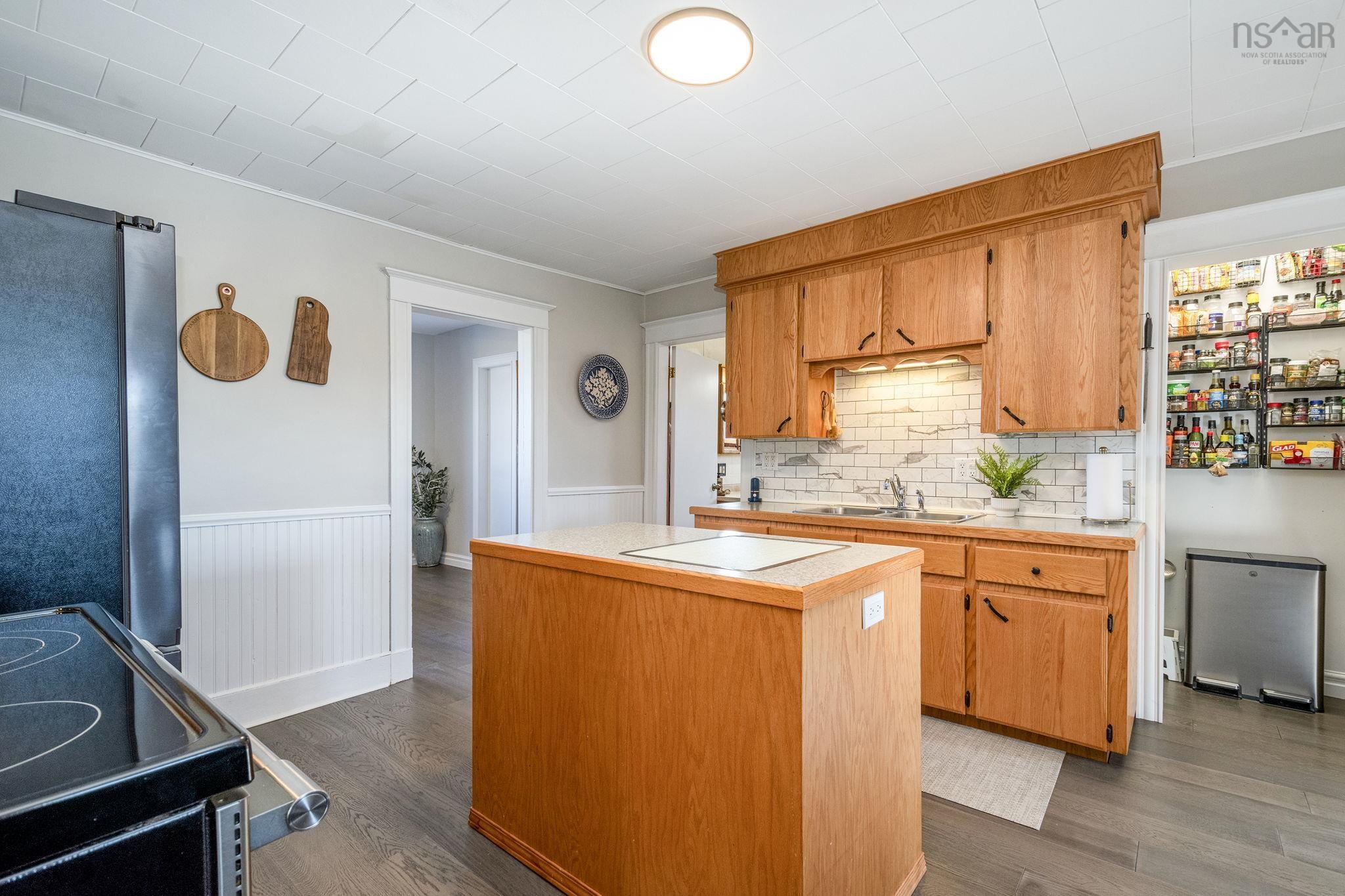 $369,000.00: 10194 1 Highway, Saulnierville