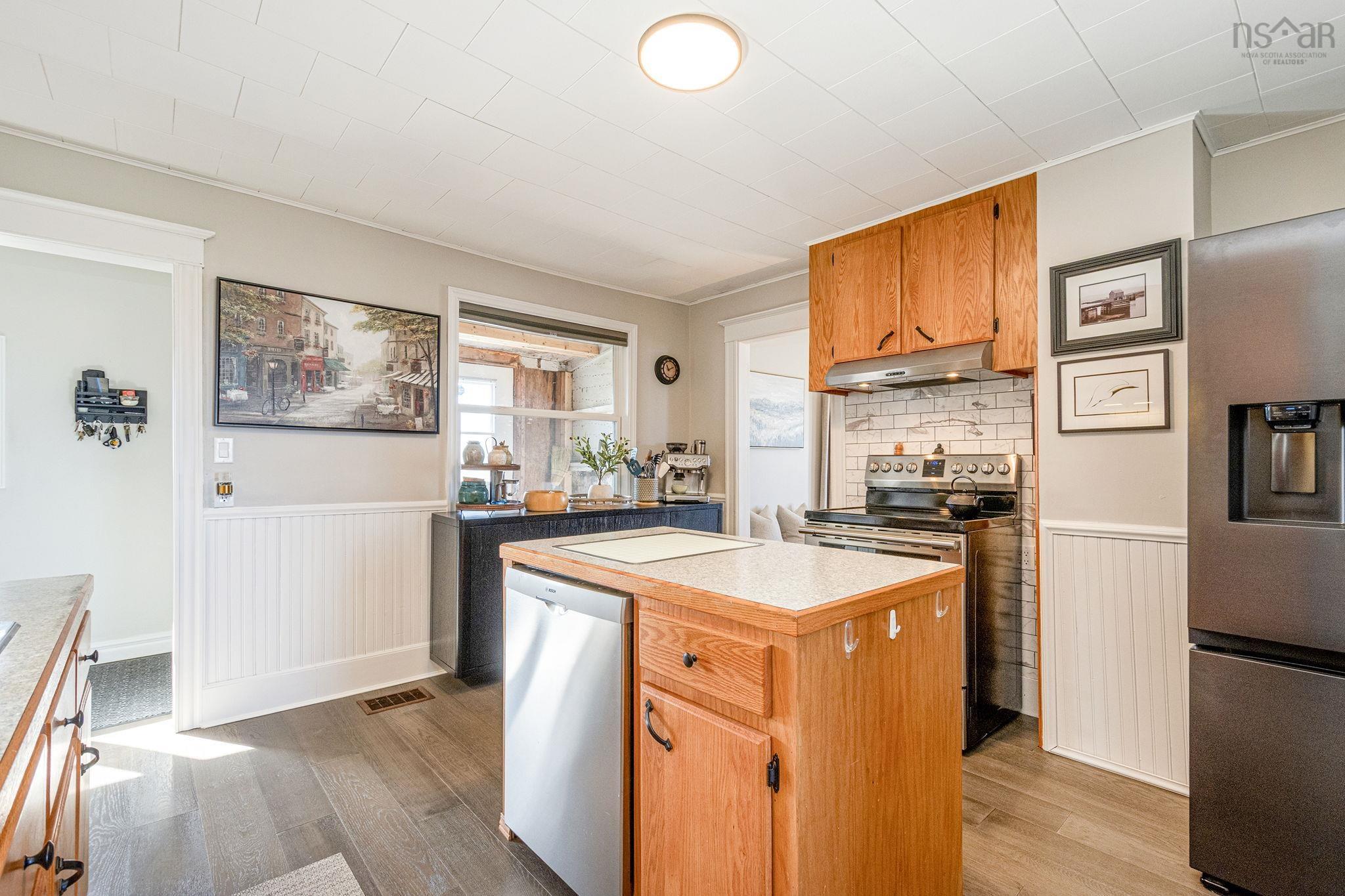 $369,000.00: 10194 1 Highway, Saulnierville