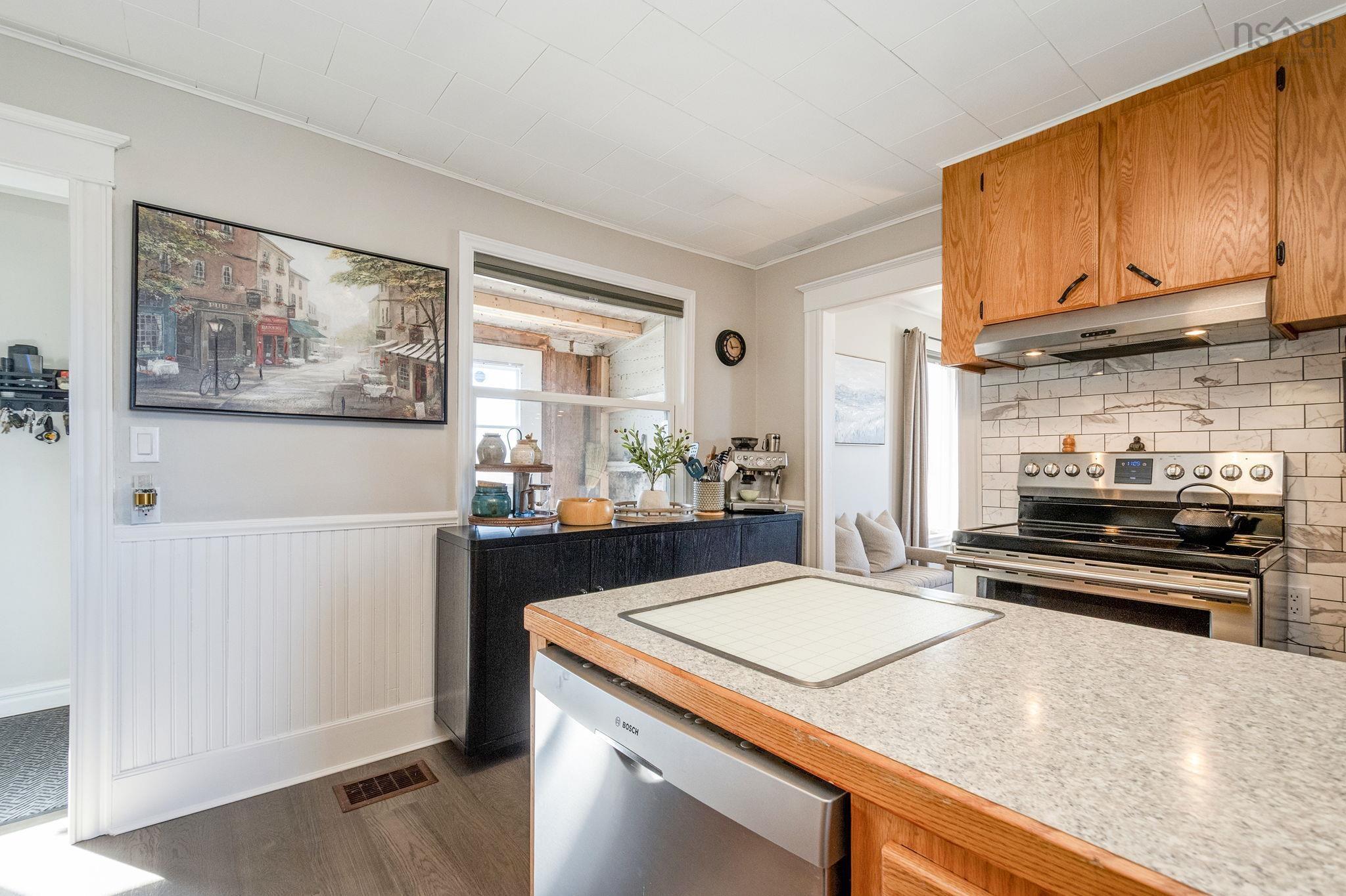 $349,000.00: 10194 1 Highway, Saulnierville