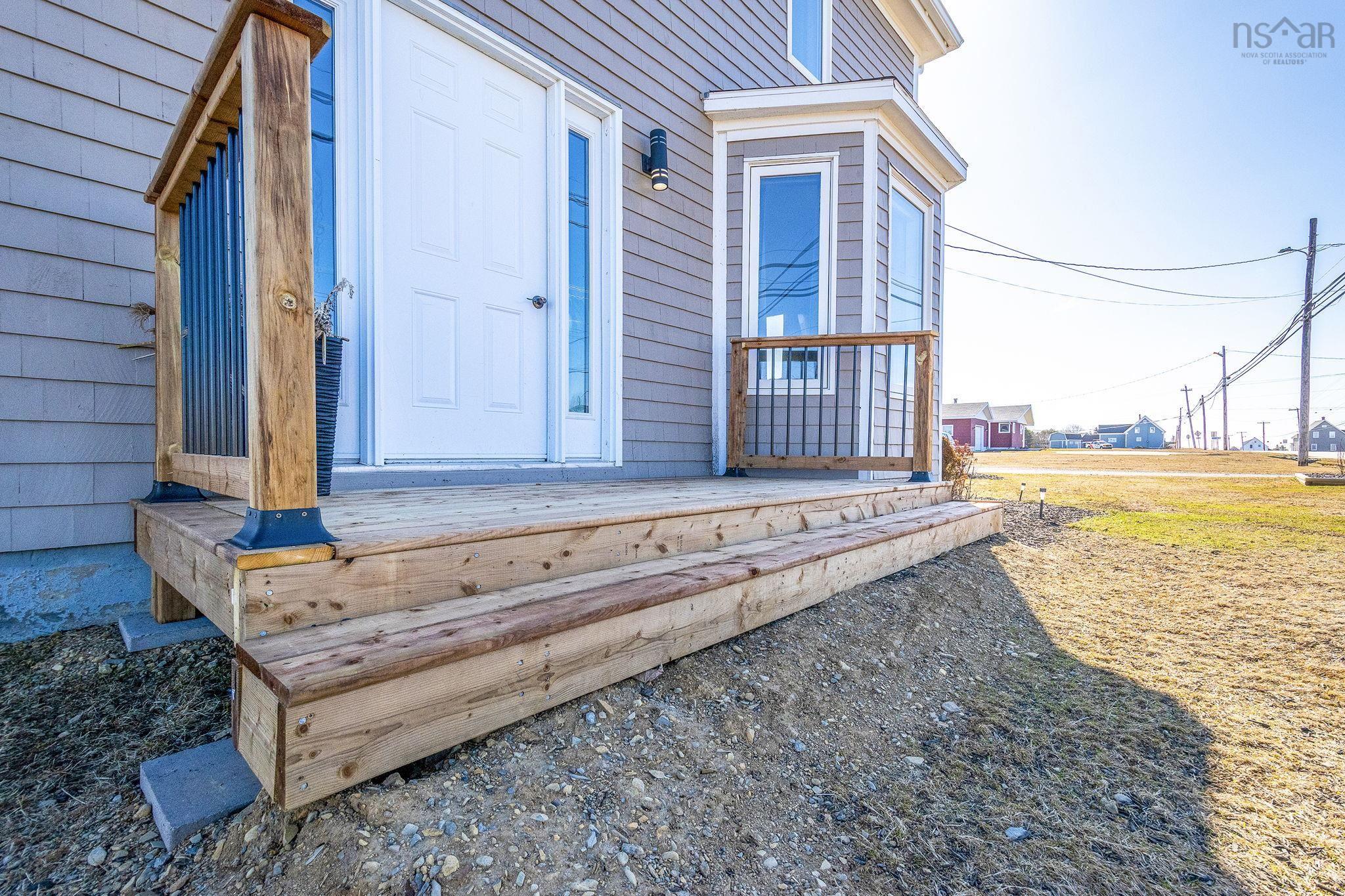 $369,000.00: 10194 1 Highway, Saulnierville