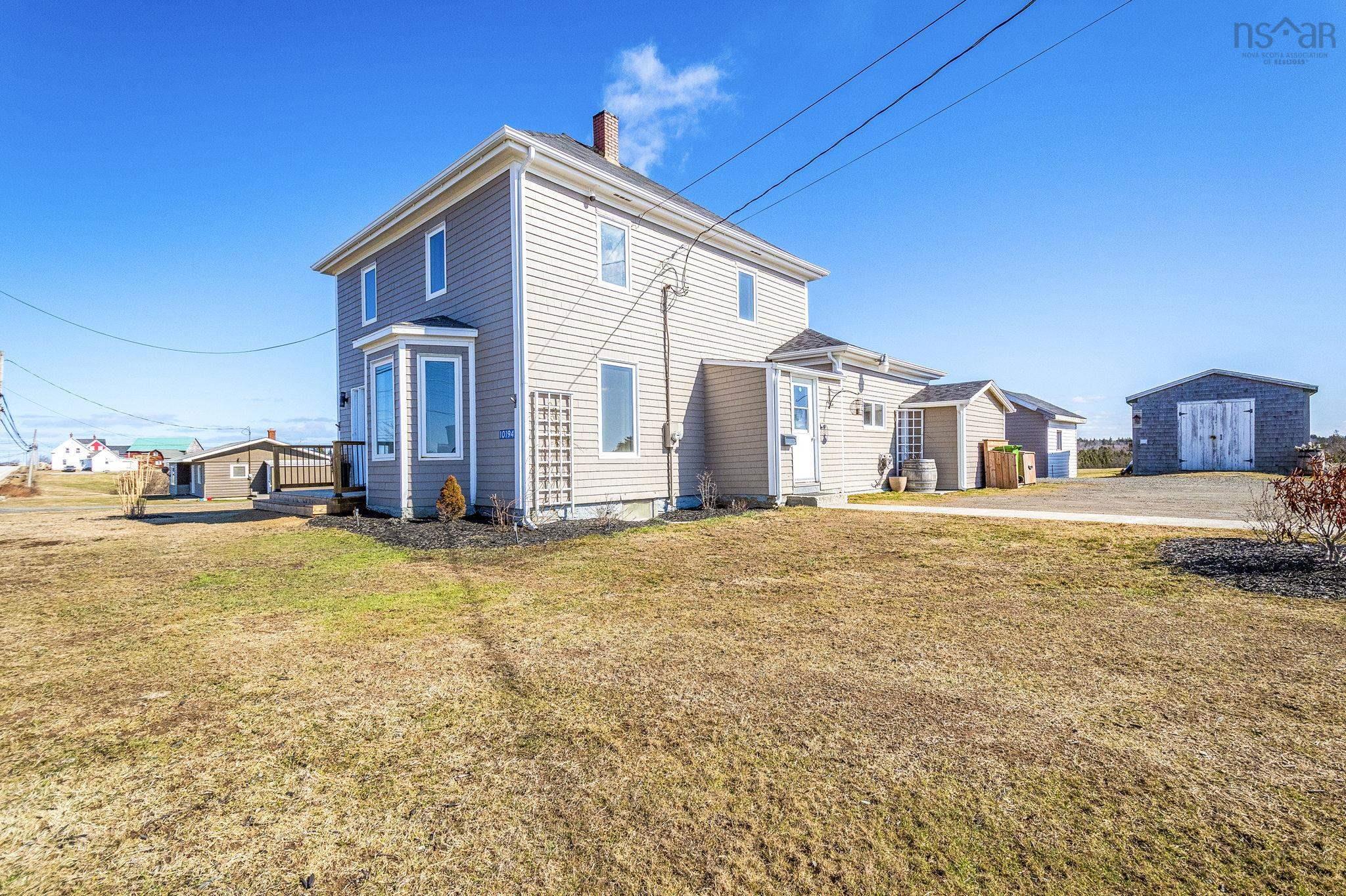 $369,000.00: 10194 1 Highway, Saulnierville