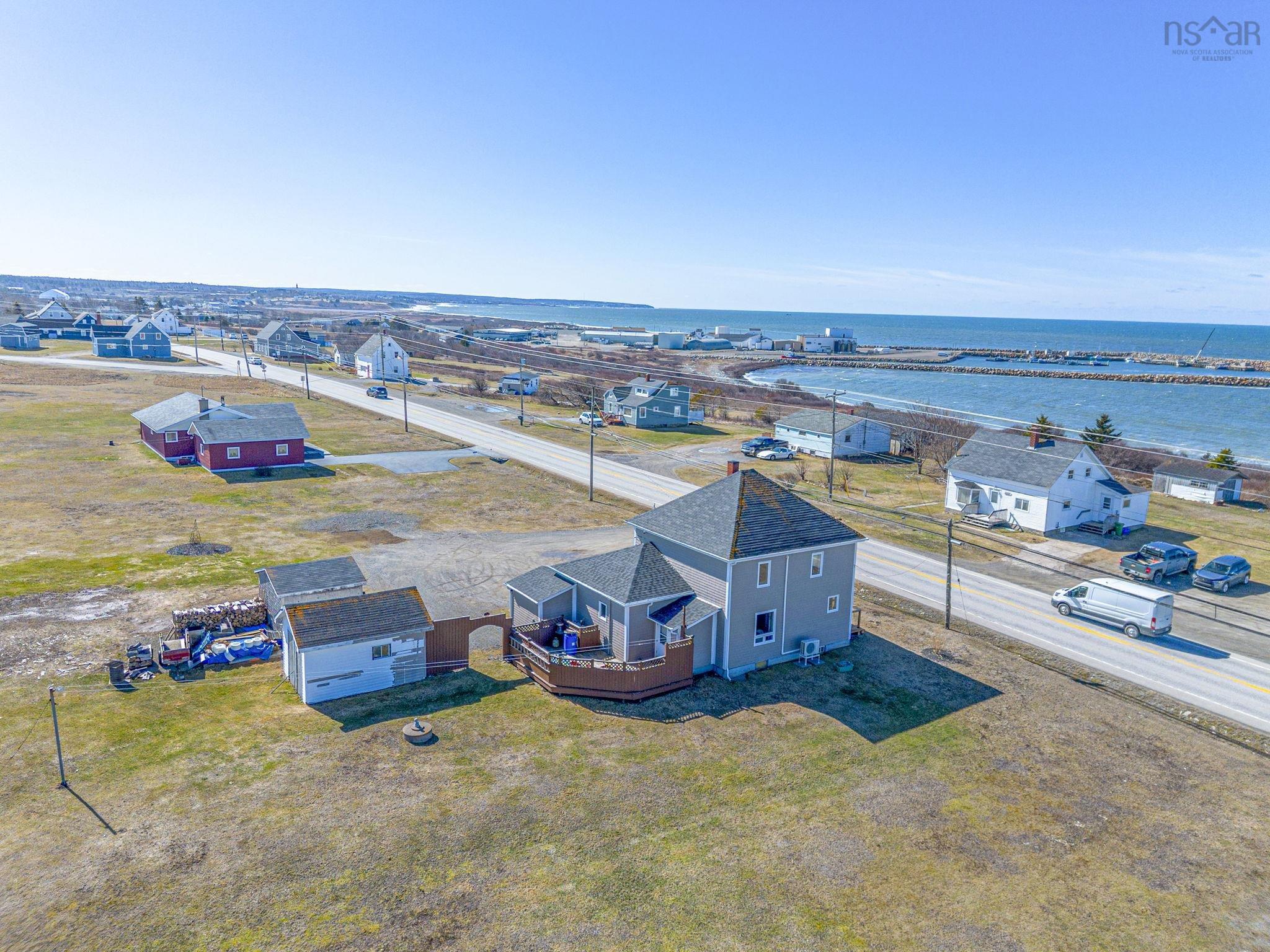 $369,000.00: 10194 1 Highway, Saulnierville