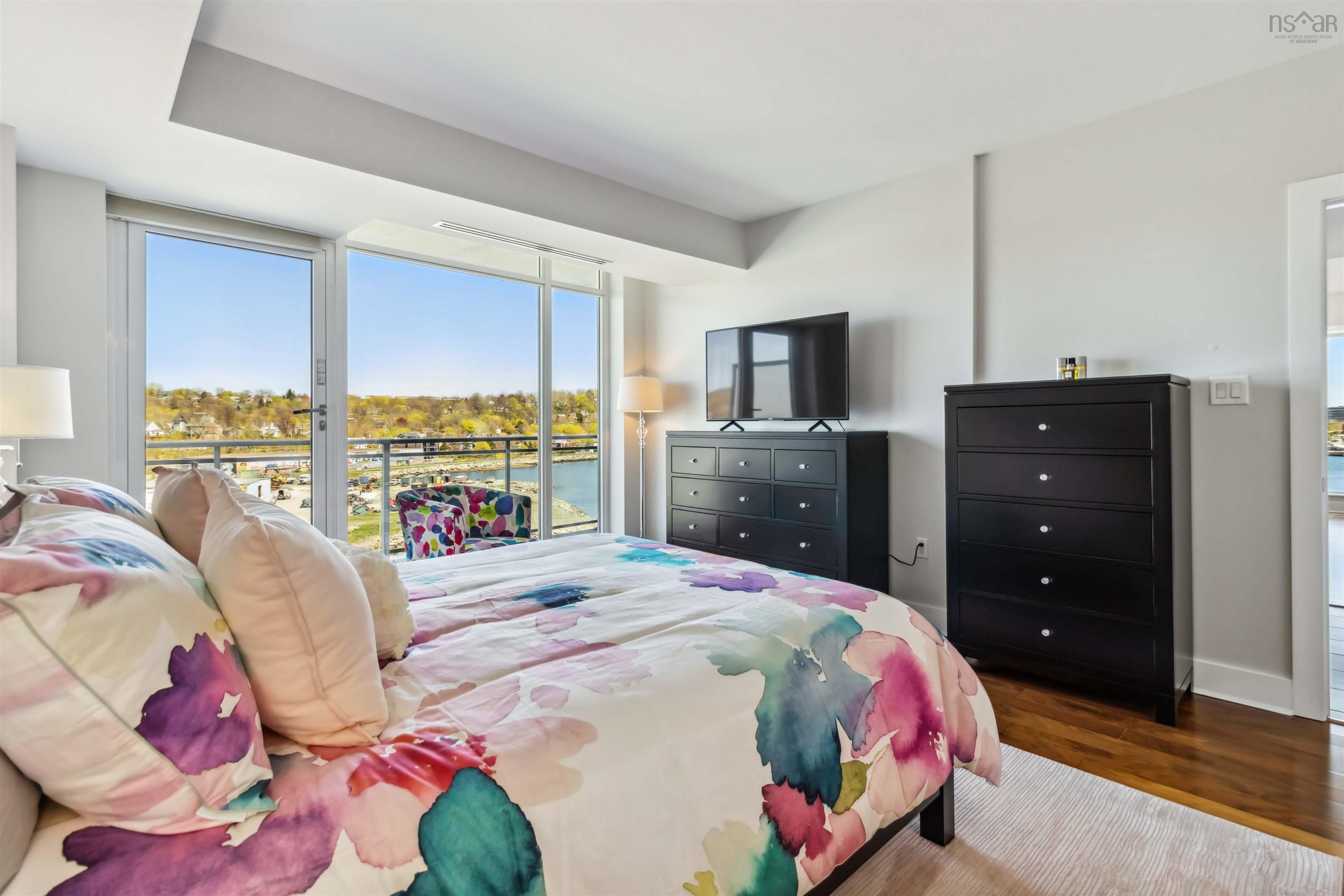 $739,900.00: 502 31 Kings Wharf Place, Dartmouth