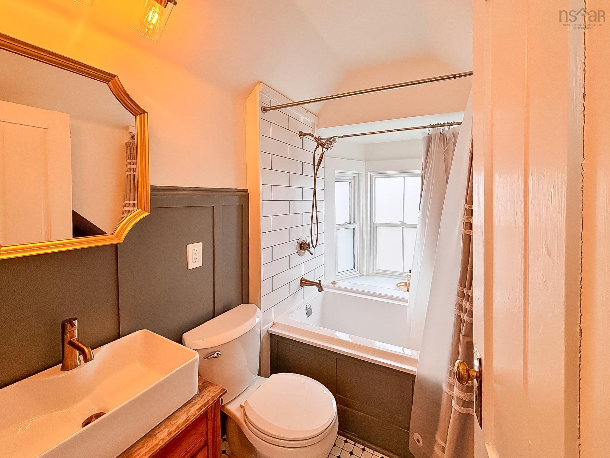 $499,900.00: 9 Prince Street, Lunenburg