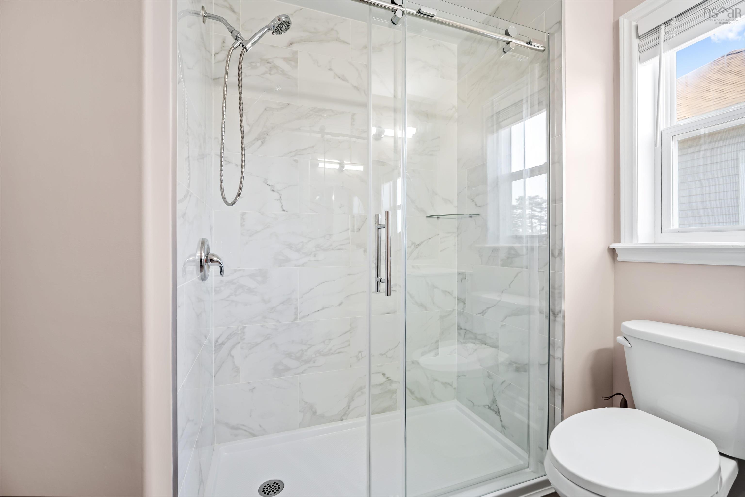 $670,000.00: 6 Binnacle Court, Bedford