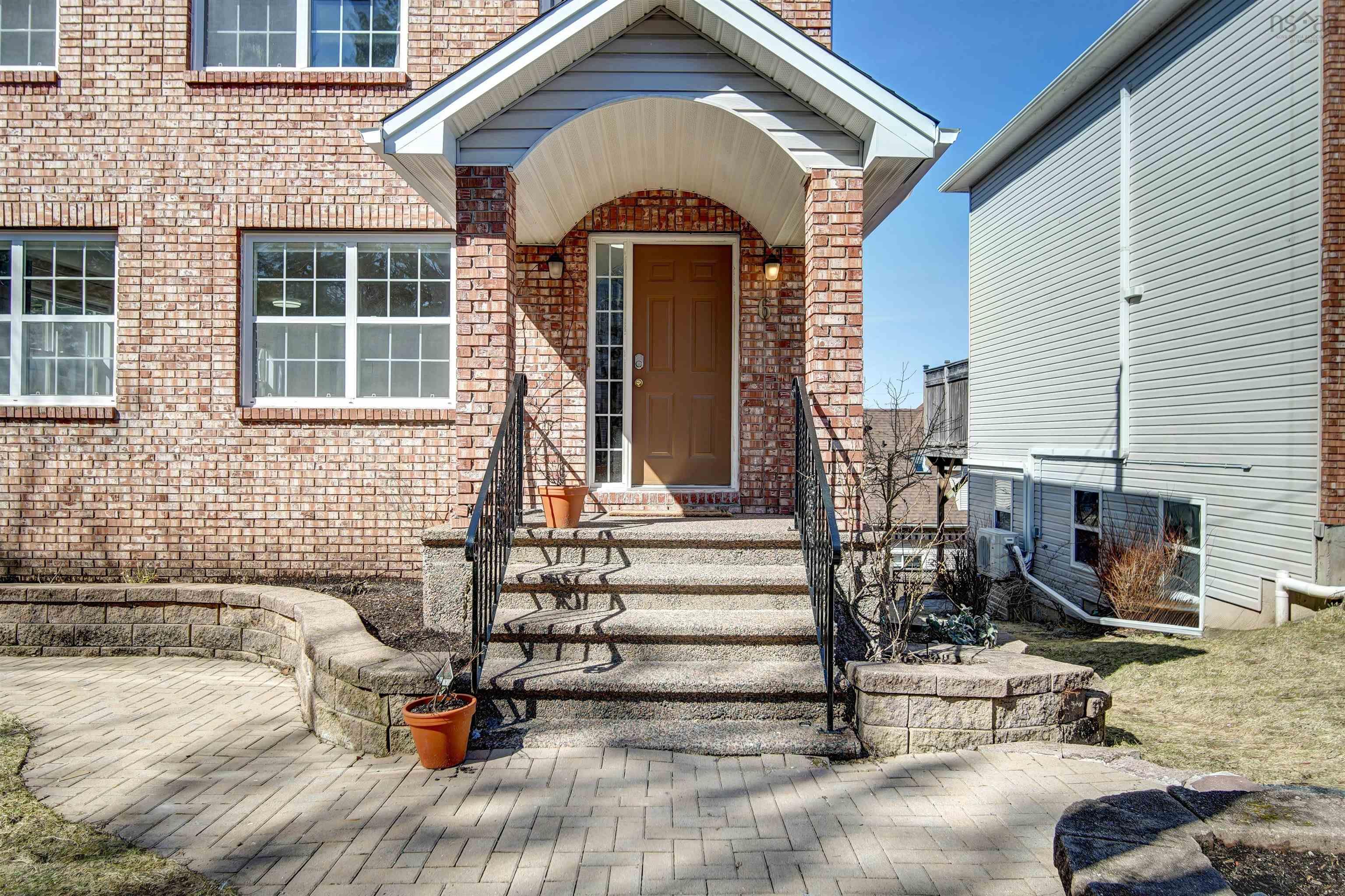 $670,000.00: 6 Binnacle Court, Bedford