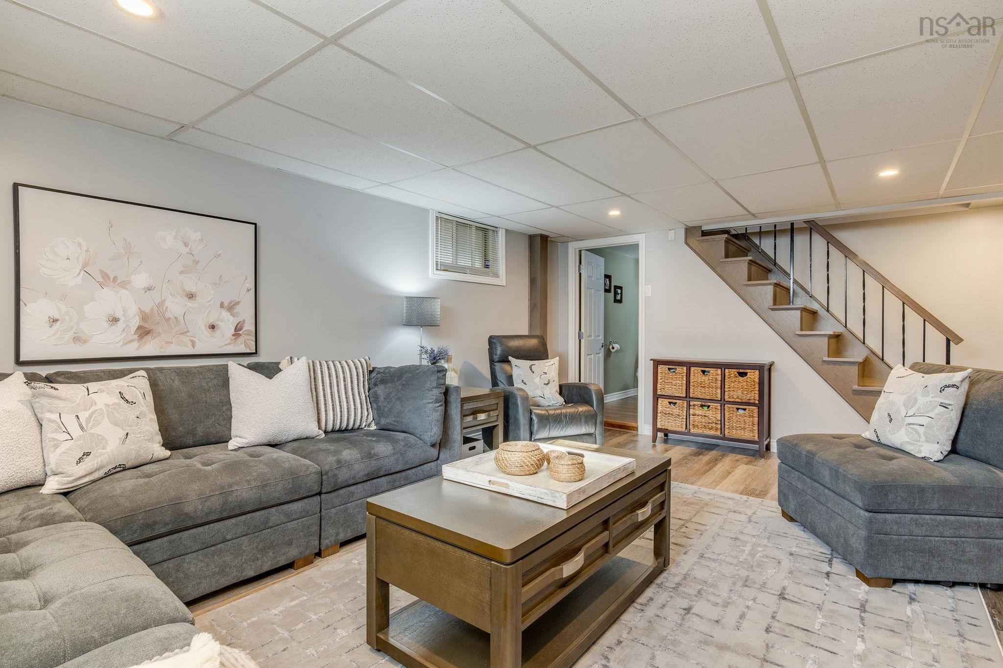 $539,900.00: 56 Ellenvale Avenue, Dartmouth