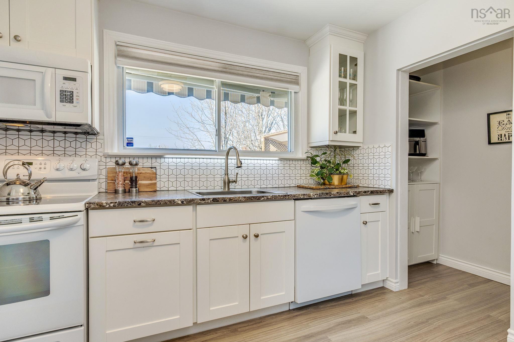 $539,900.00: 56 Ellenvale Avenue, Dartmouth