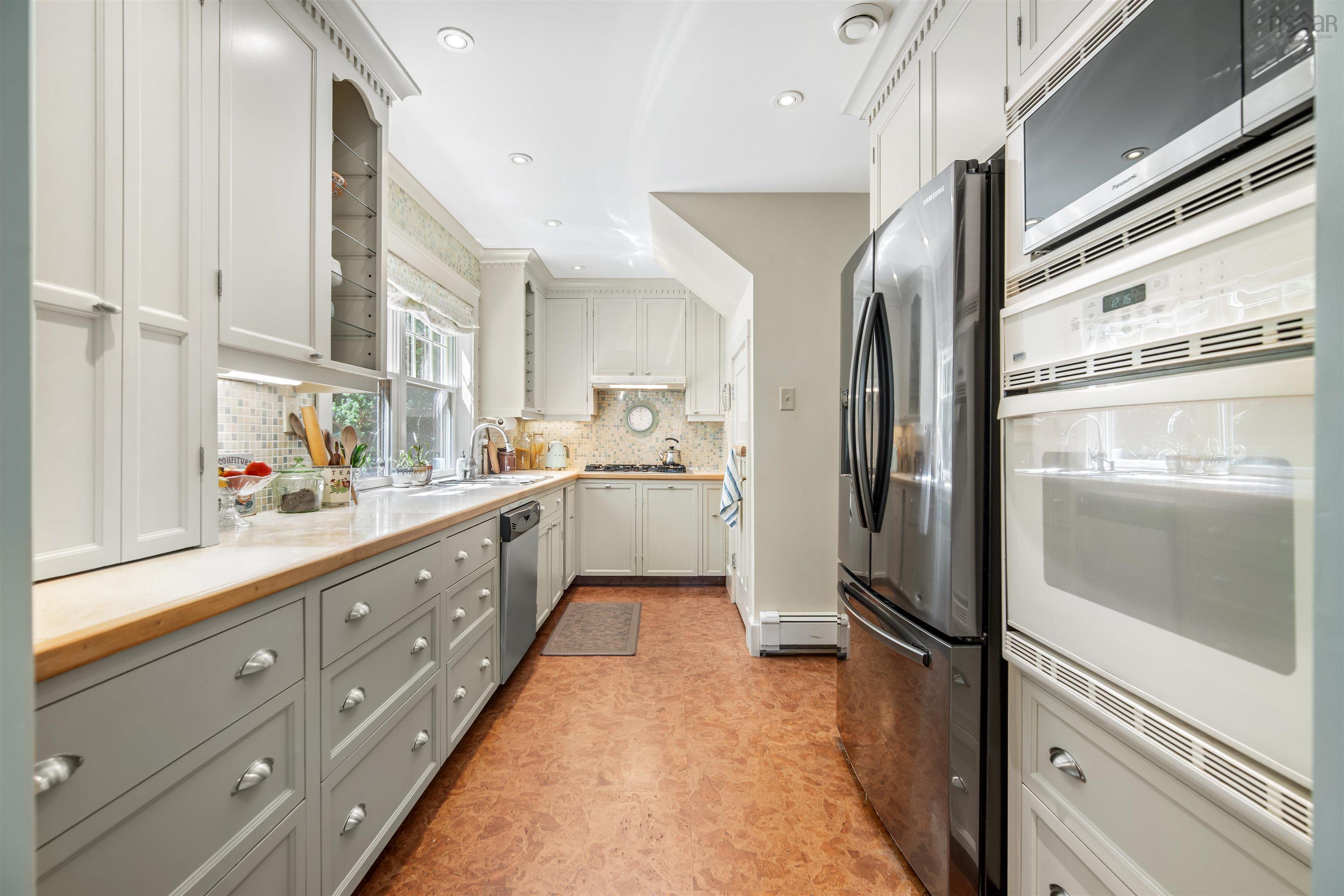 $945,000.00: 24 Hamshaw Drive, Halifax