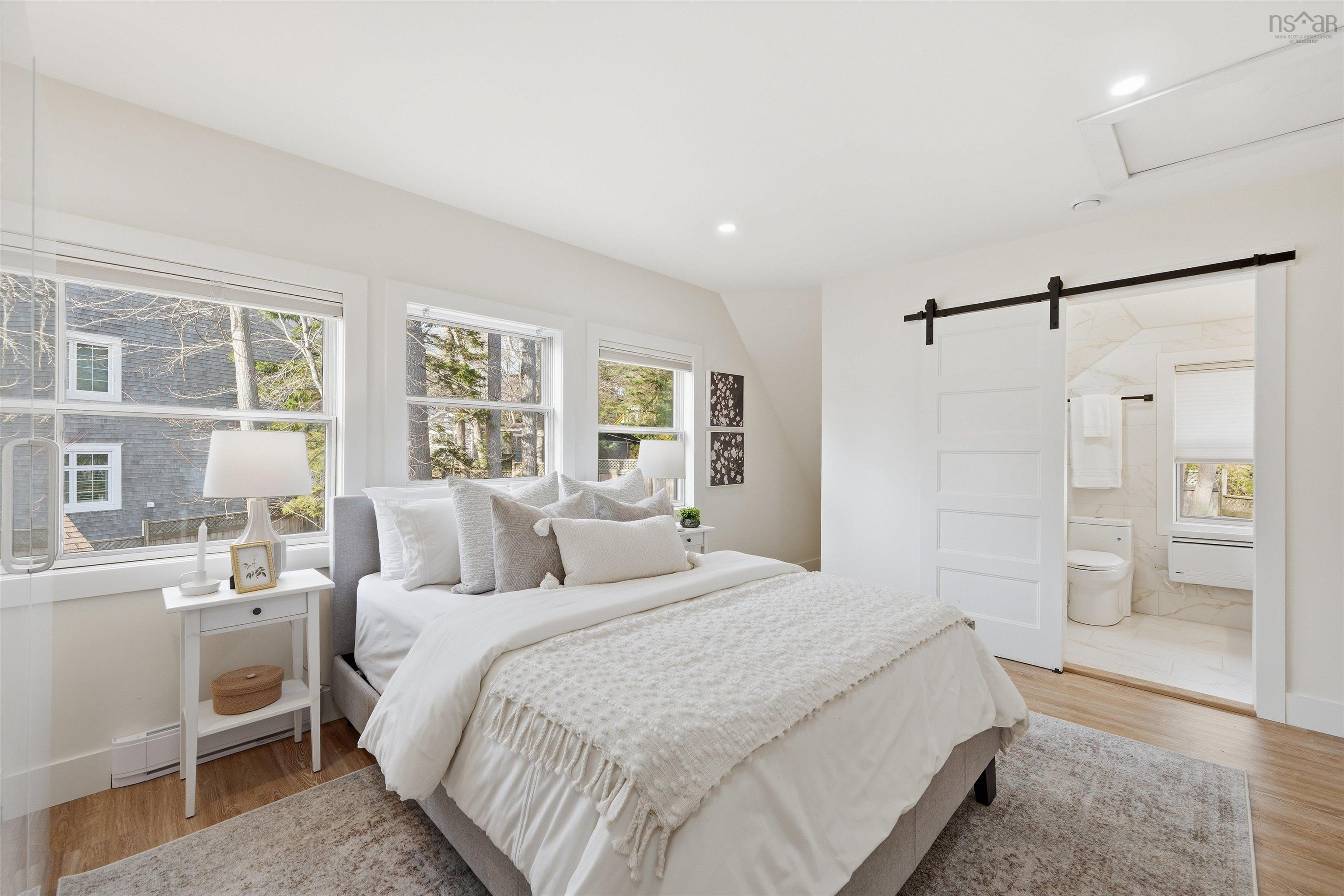 $982,000.00: 680 Shore Drive, Bedford