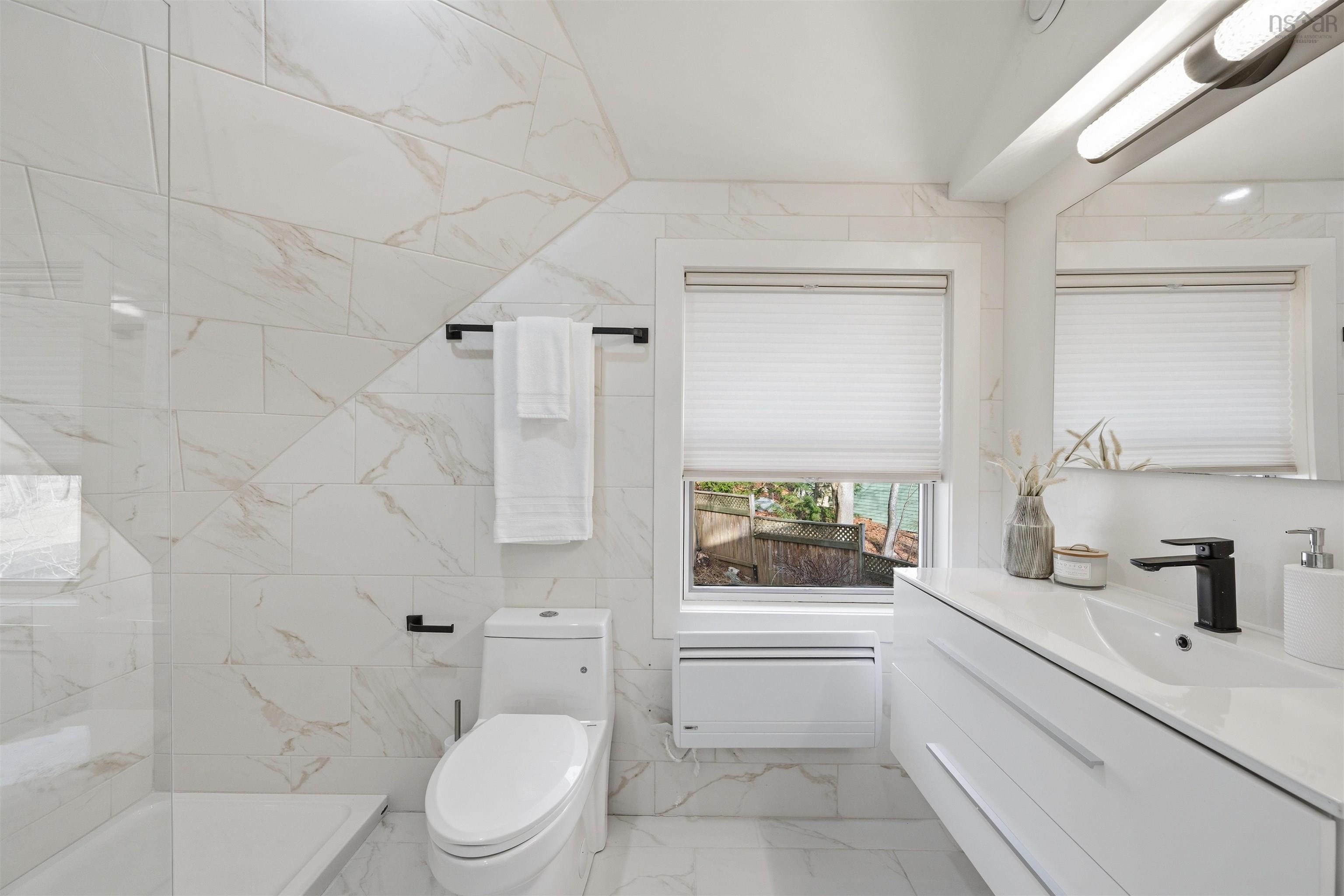 $982,000.00: 680 Shore Drive, Bedford