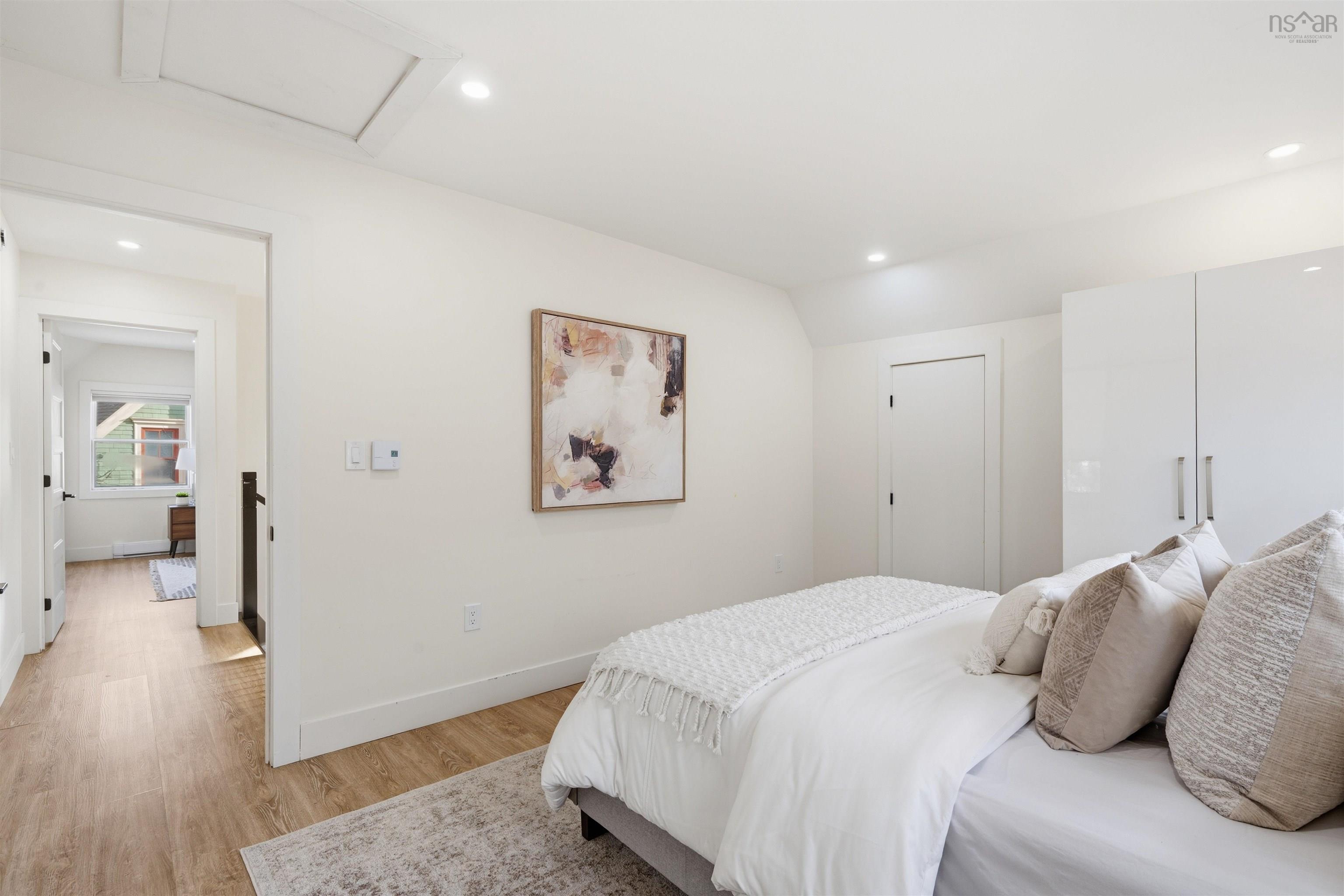 $982,000.00: 680 Shore Drive, Bedford