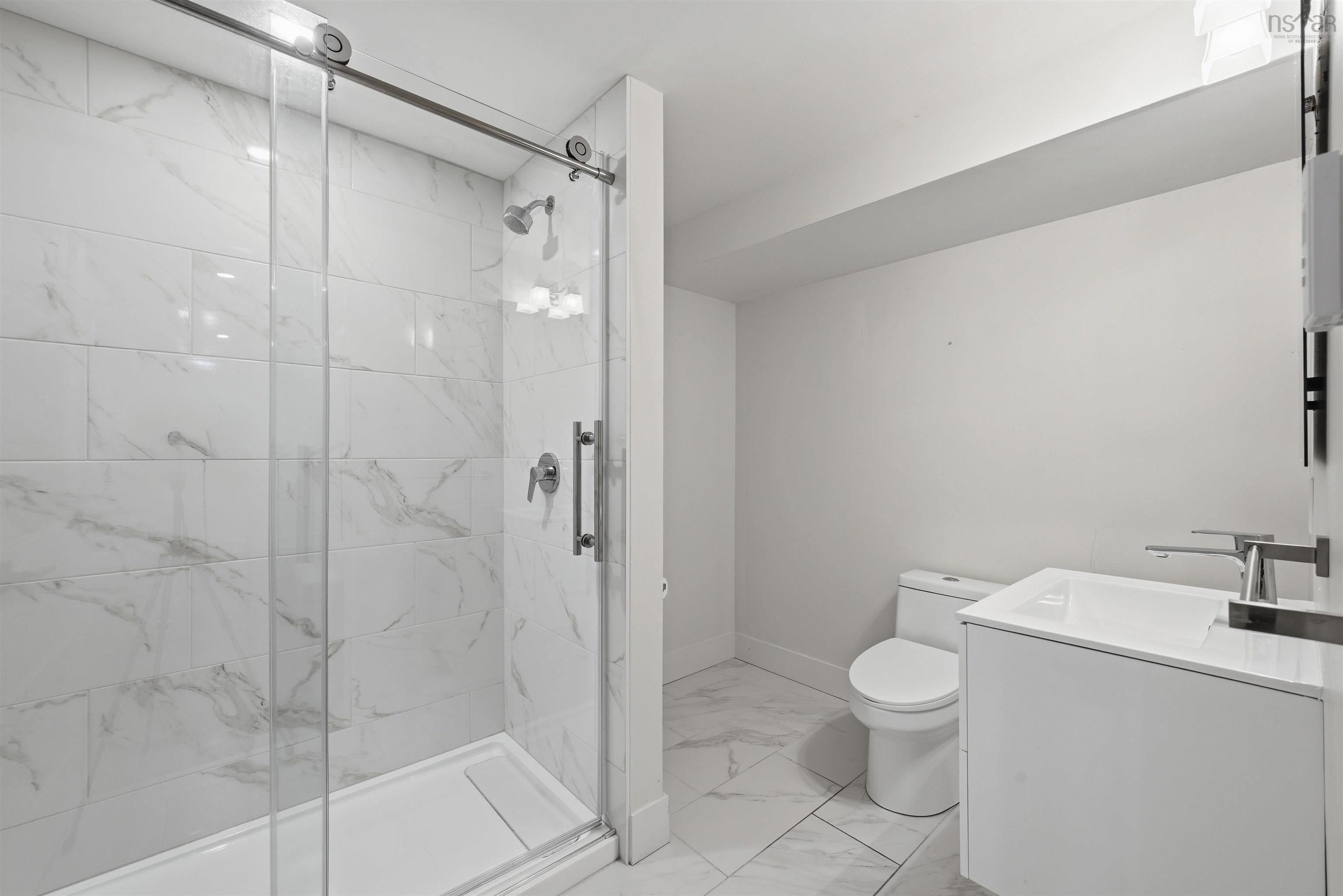 $982,000.00: 680 Shore Drive, Bedford