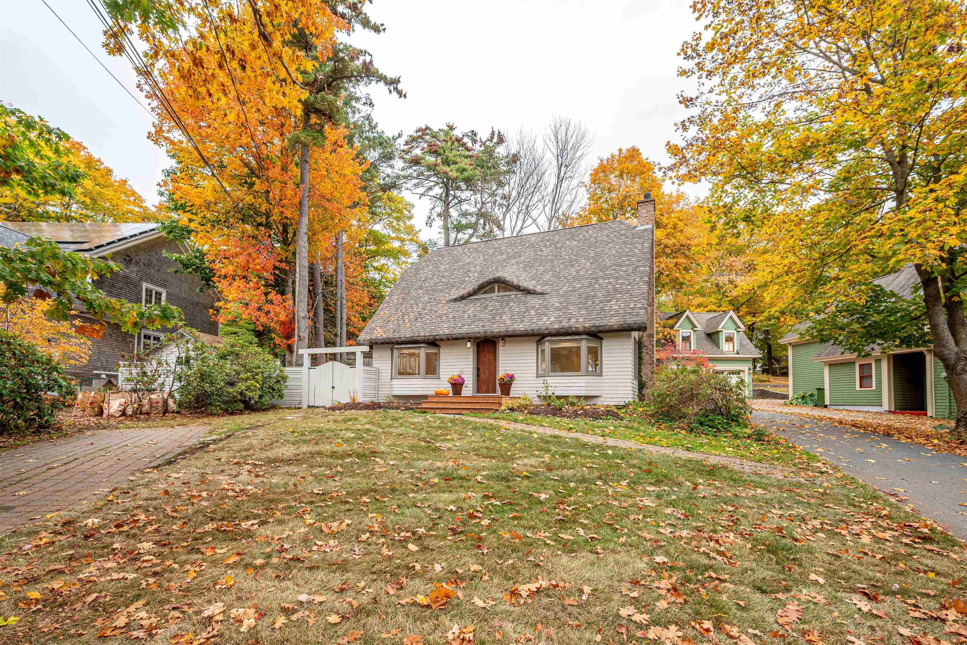 $982,000.00: 680 Shore Drive, Bedford