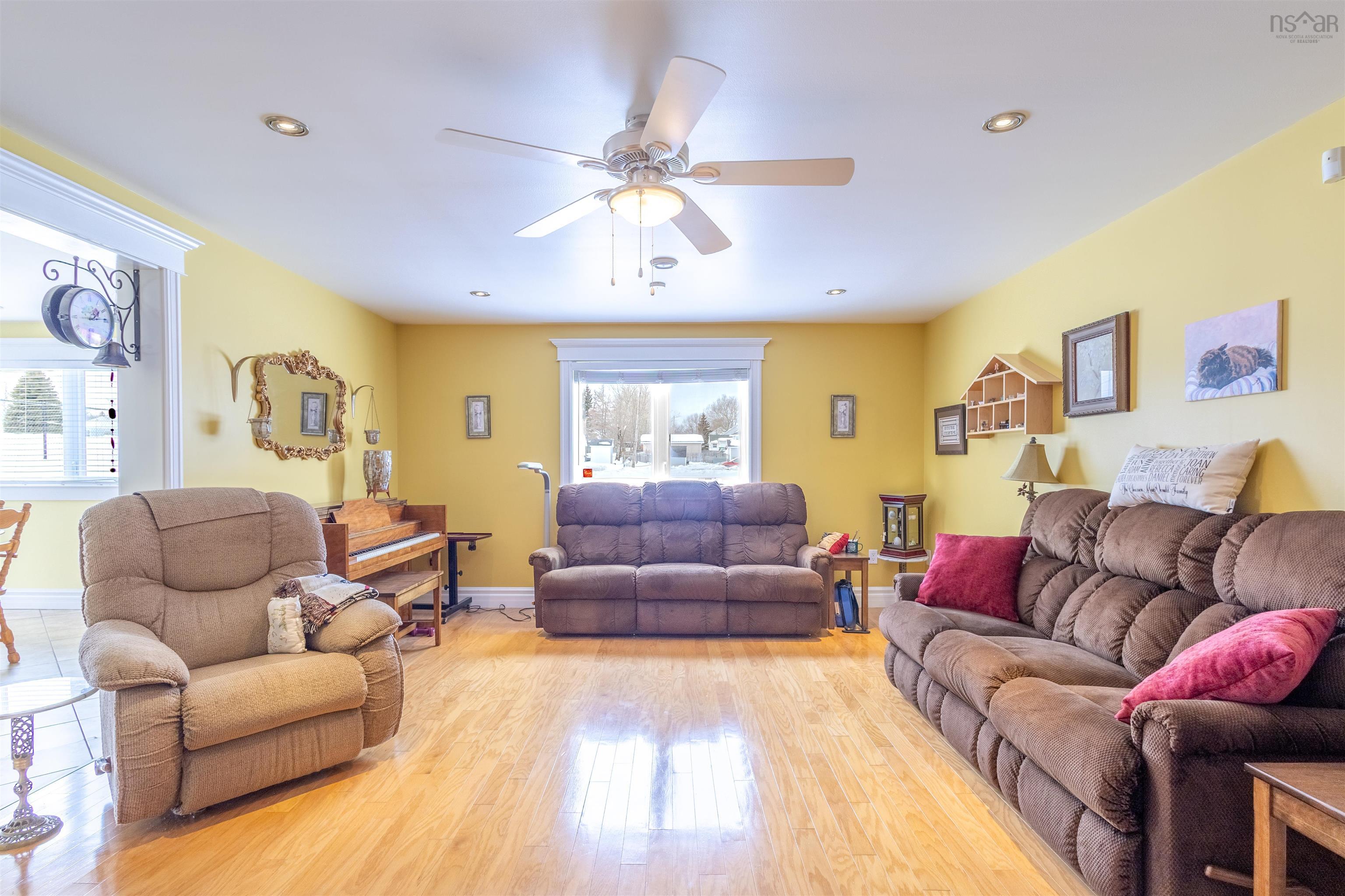 $725,000.00: 507 King Street, New Waterford