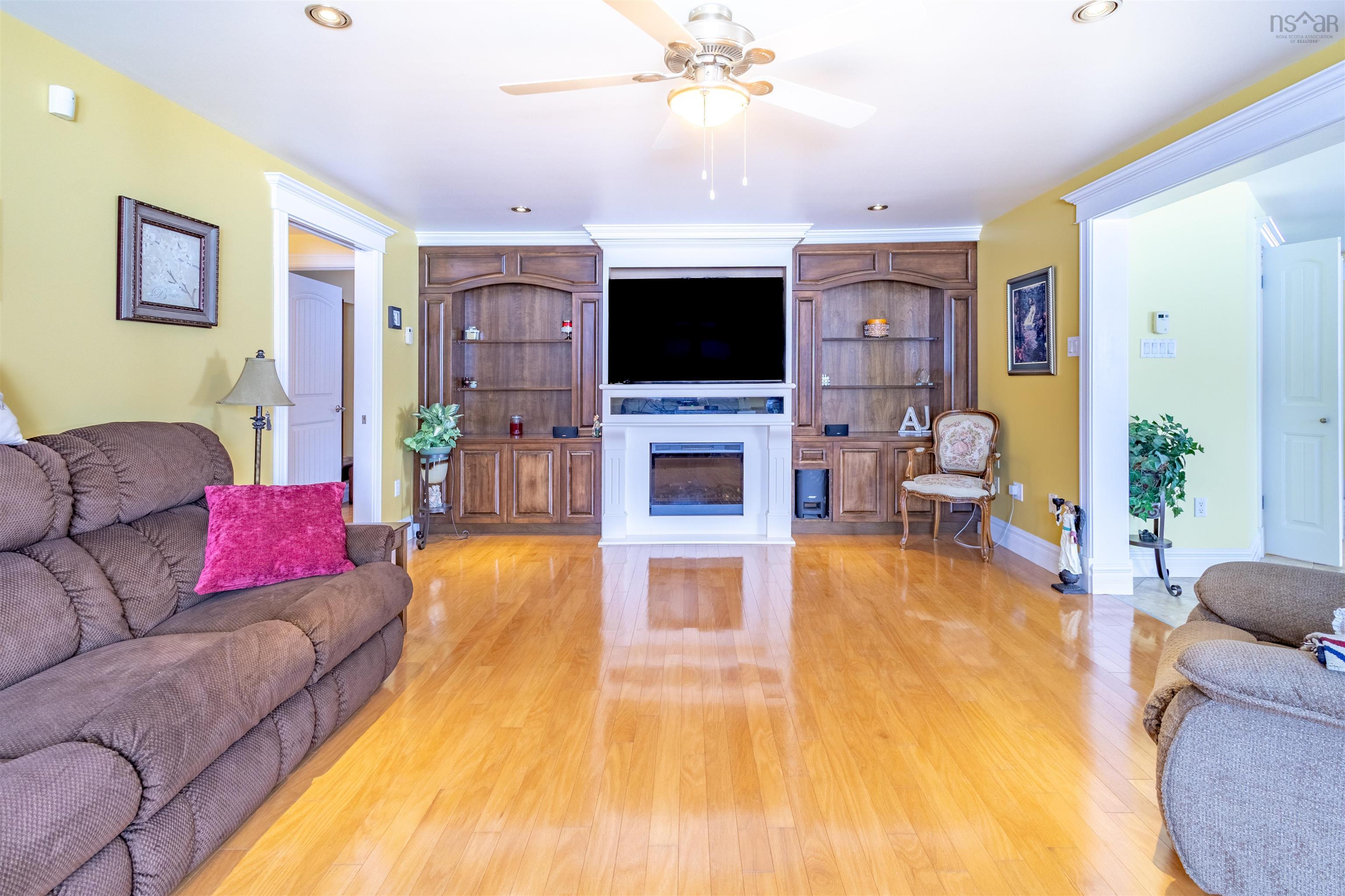 $725,000.00: 507 King Street, New Waterford
