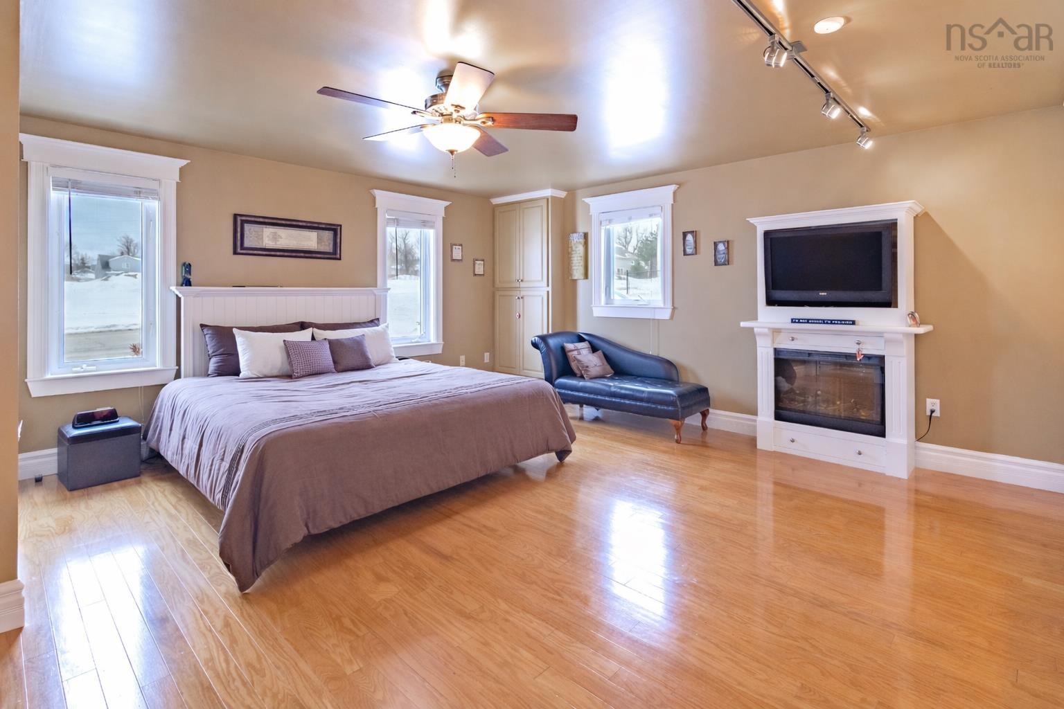 $799,000.00: 507 King Street, New Waterford