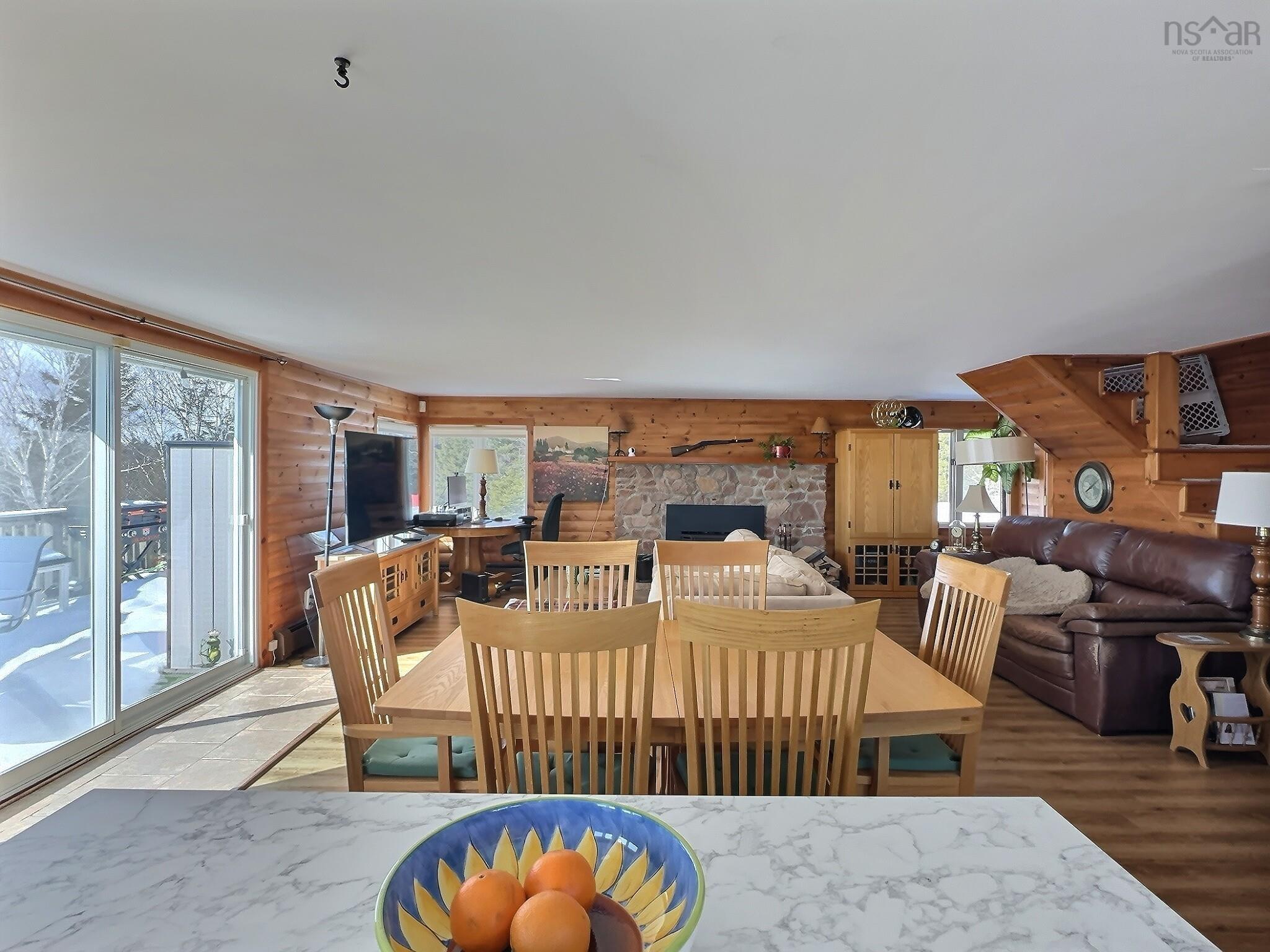 $699,999.00: 278 and 280 Etta Drive, Economy