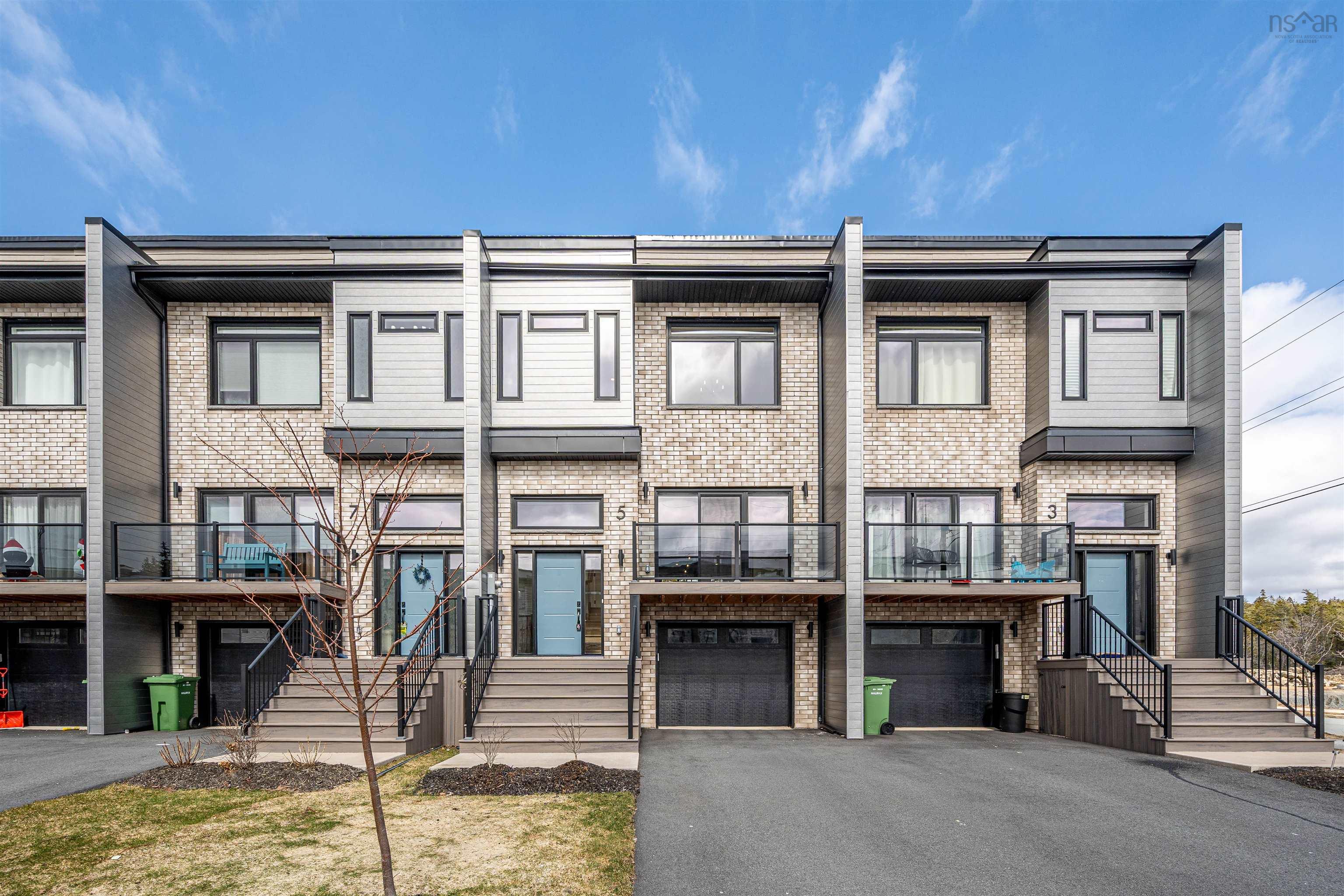 $755,000.00: 5 Trekker Drive, Bedford