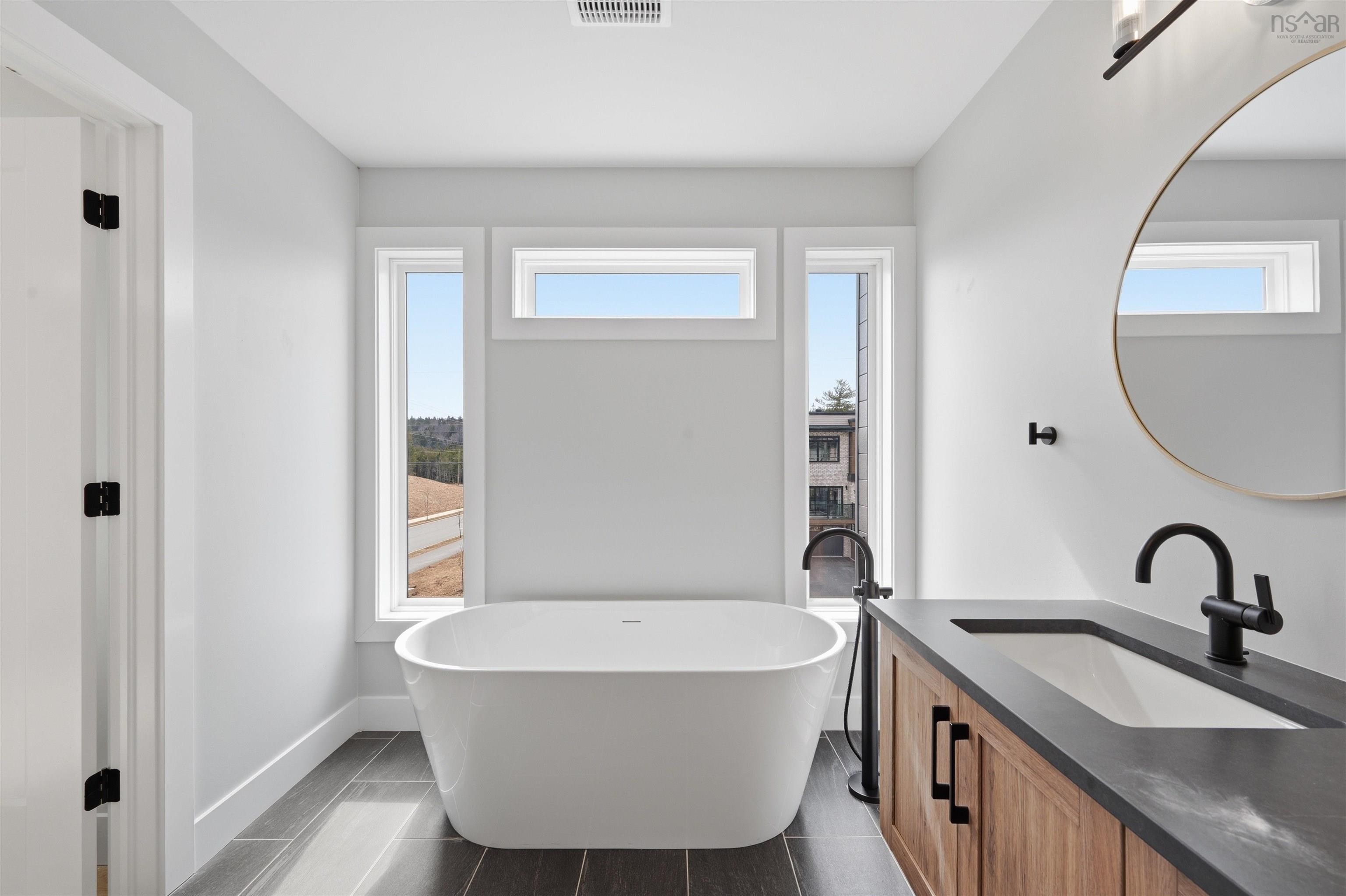 $755,000.00: 5 Trekker Drive, Bedford