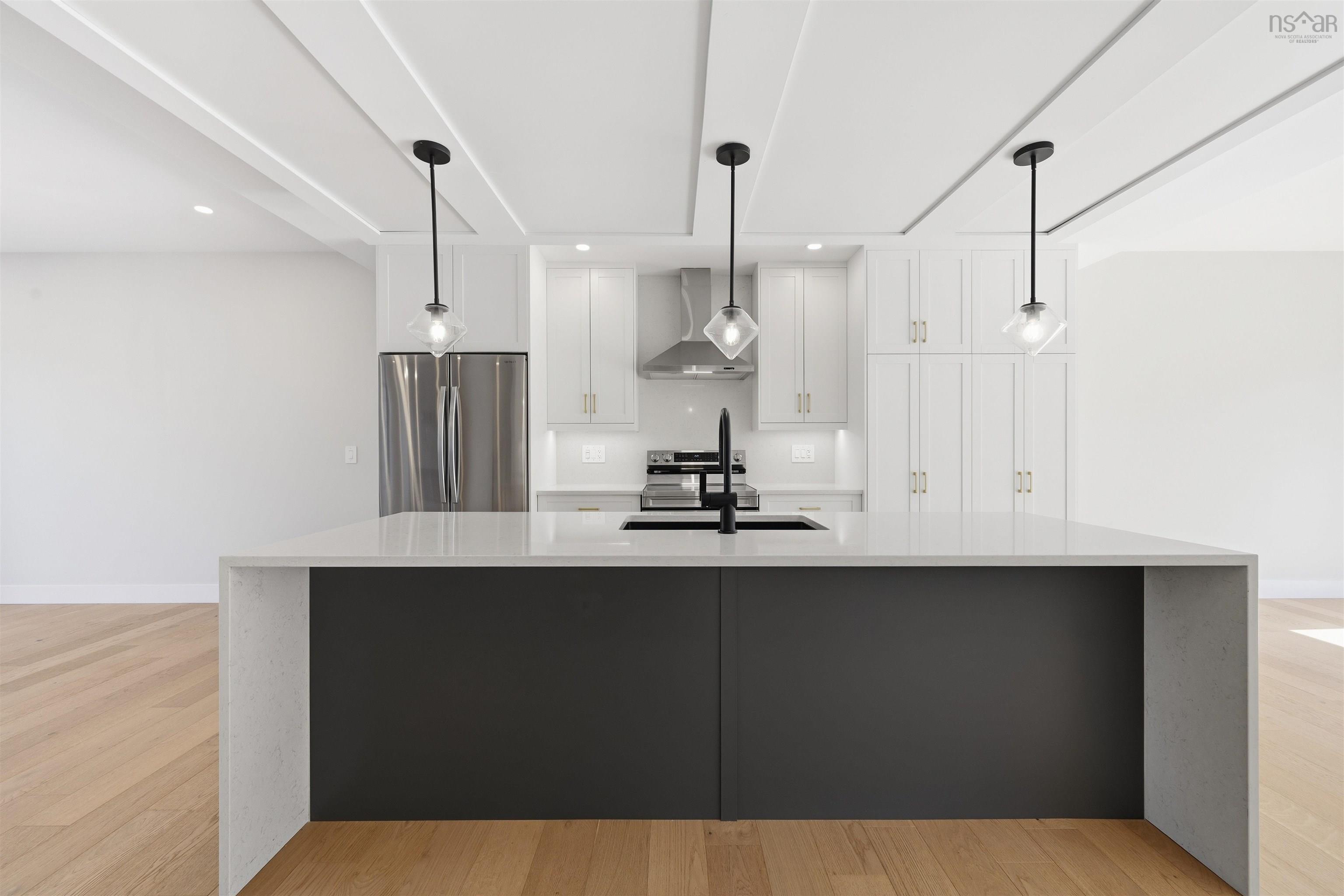 $755,000.00: 5 Trekker Drive, Bedford