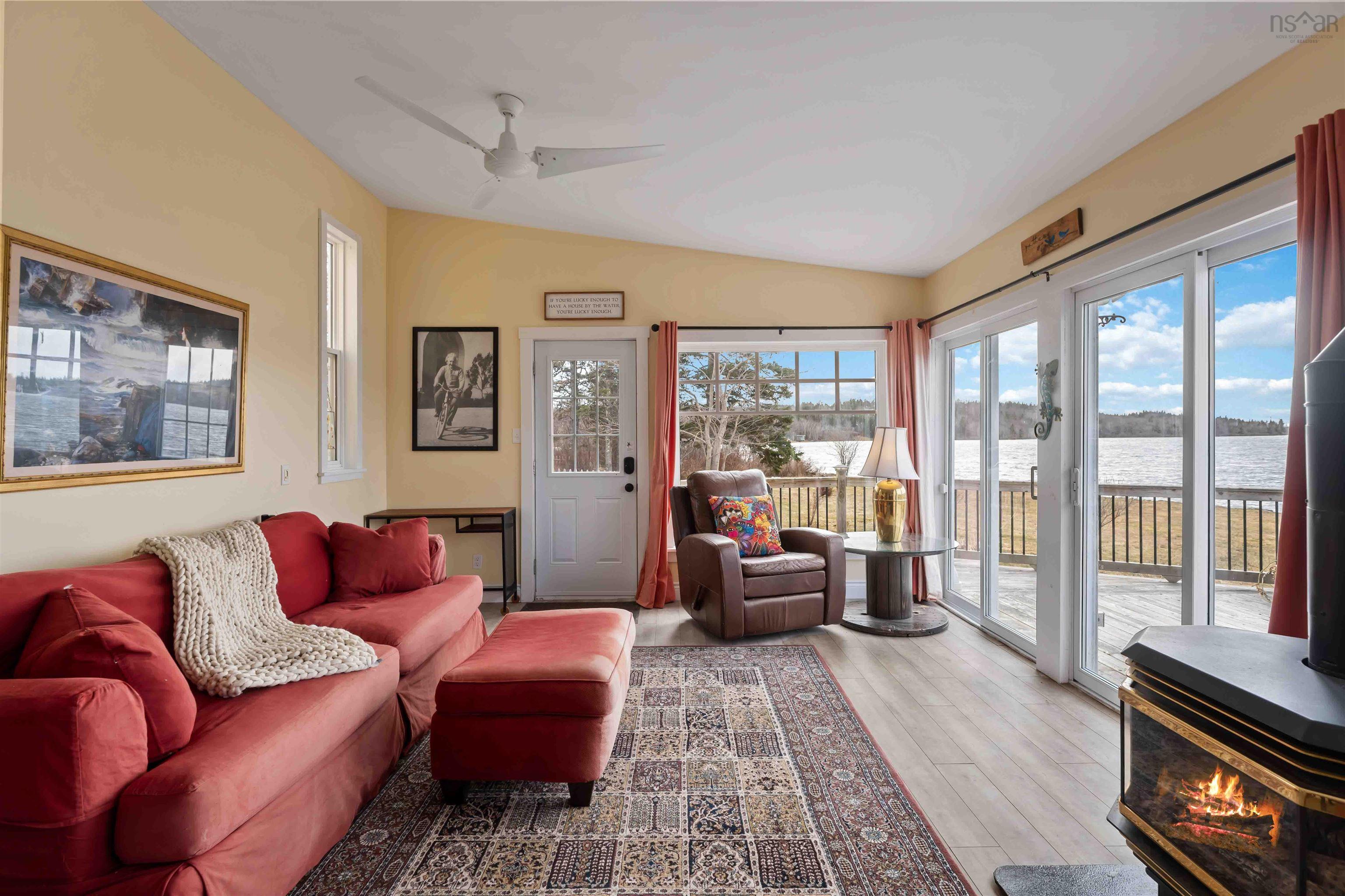 $385,000.00: 92 Lake Darling Road, Darlings Lake