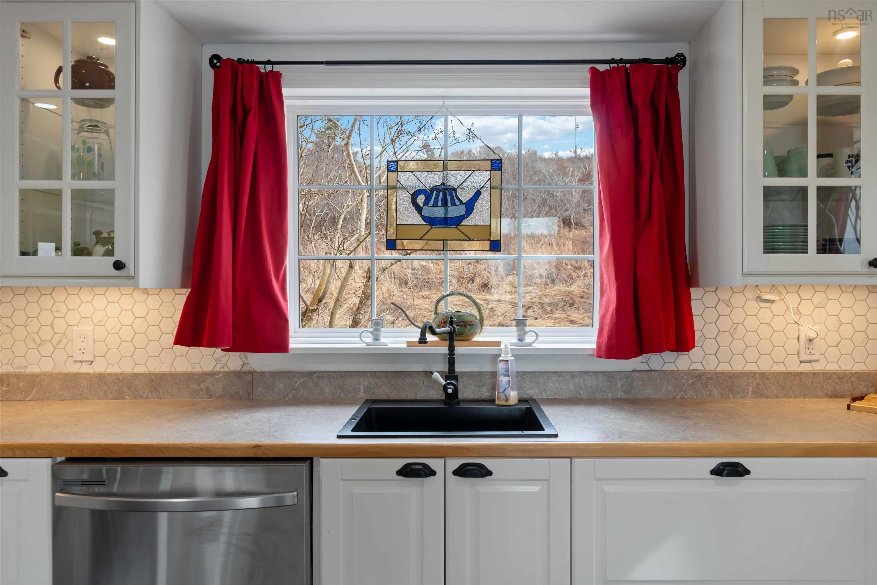 $385,000.00: 92 Lake Darling Road, Darlings Lake