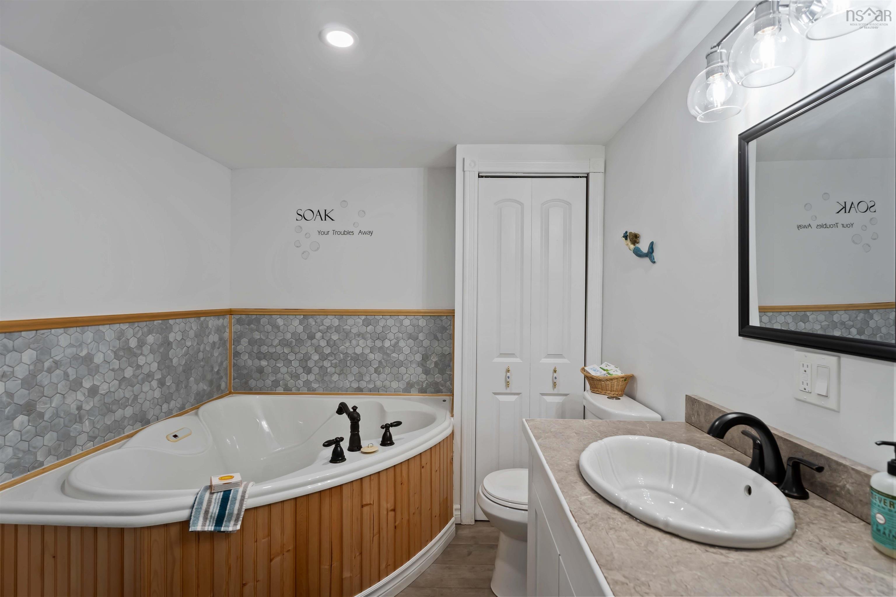 $385,000.00: 92 Lake Darling Road, Darlings Lake