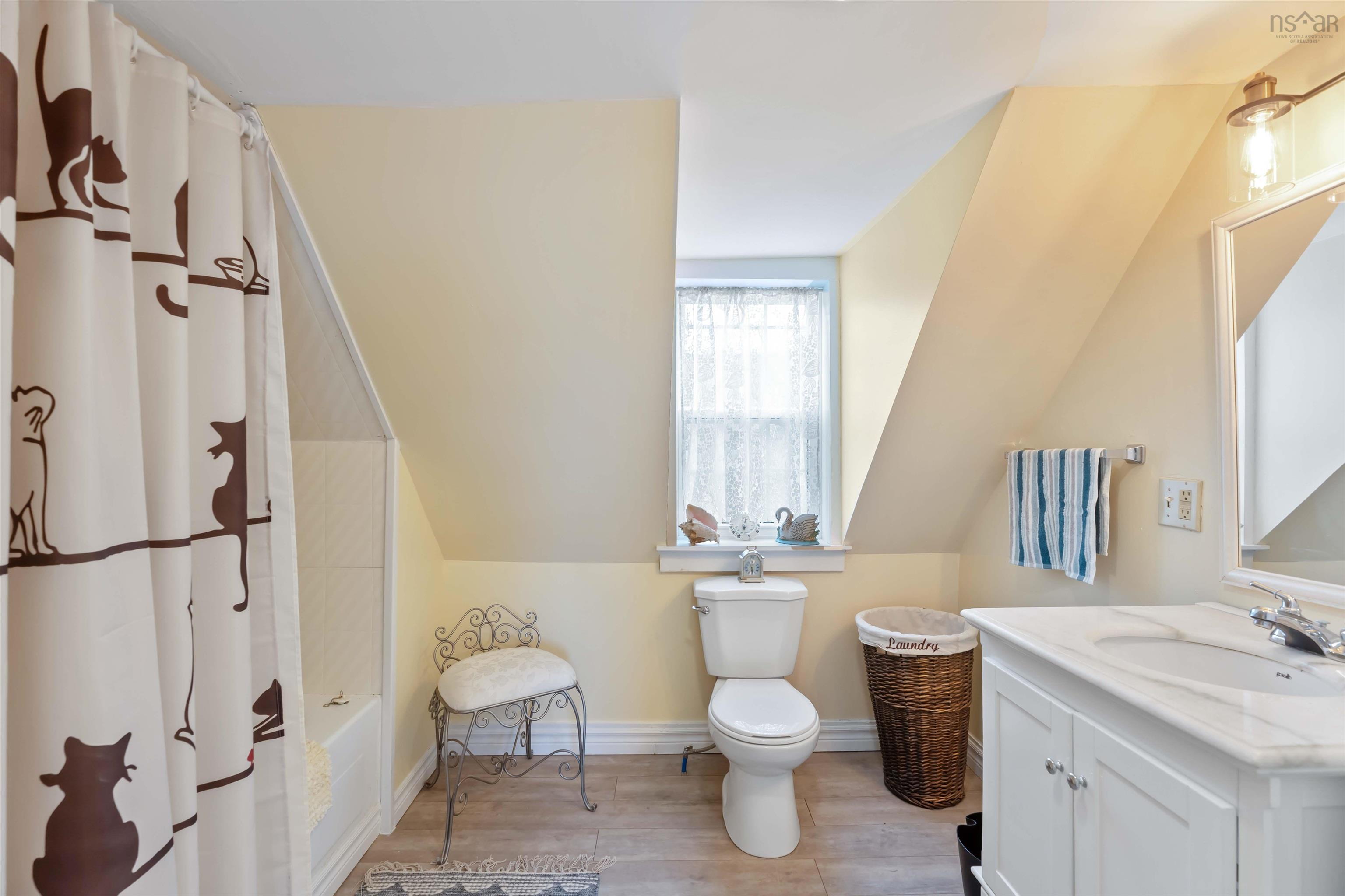 $385,000.00: 92 Lake Darling Road, Darlings Lake