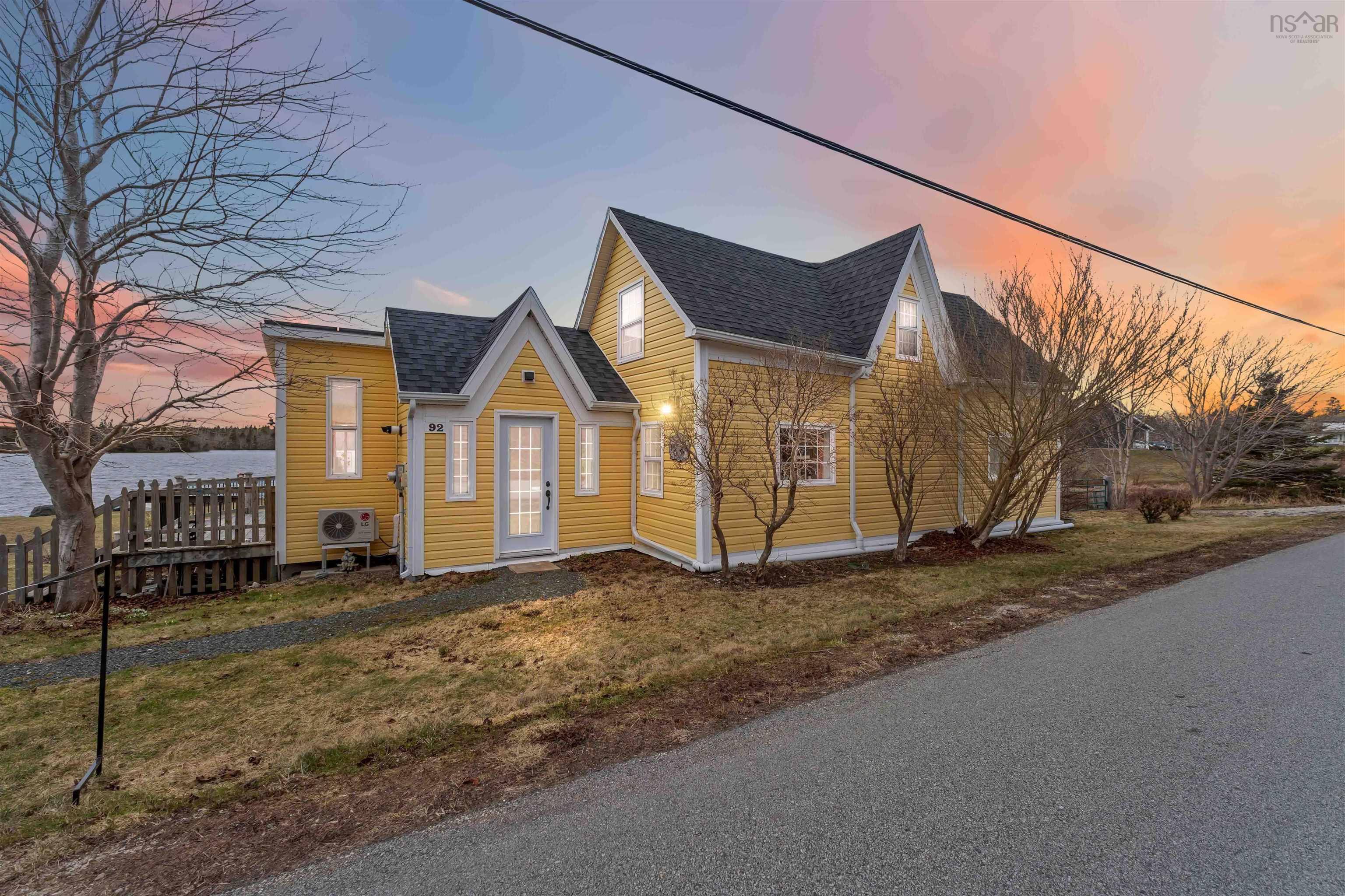 $385,000.00: 92 Lake Darling Road, Darlings Lake