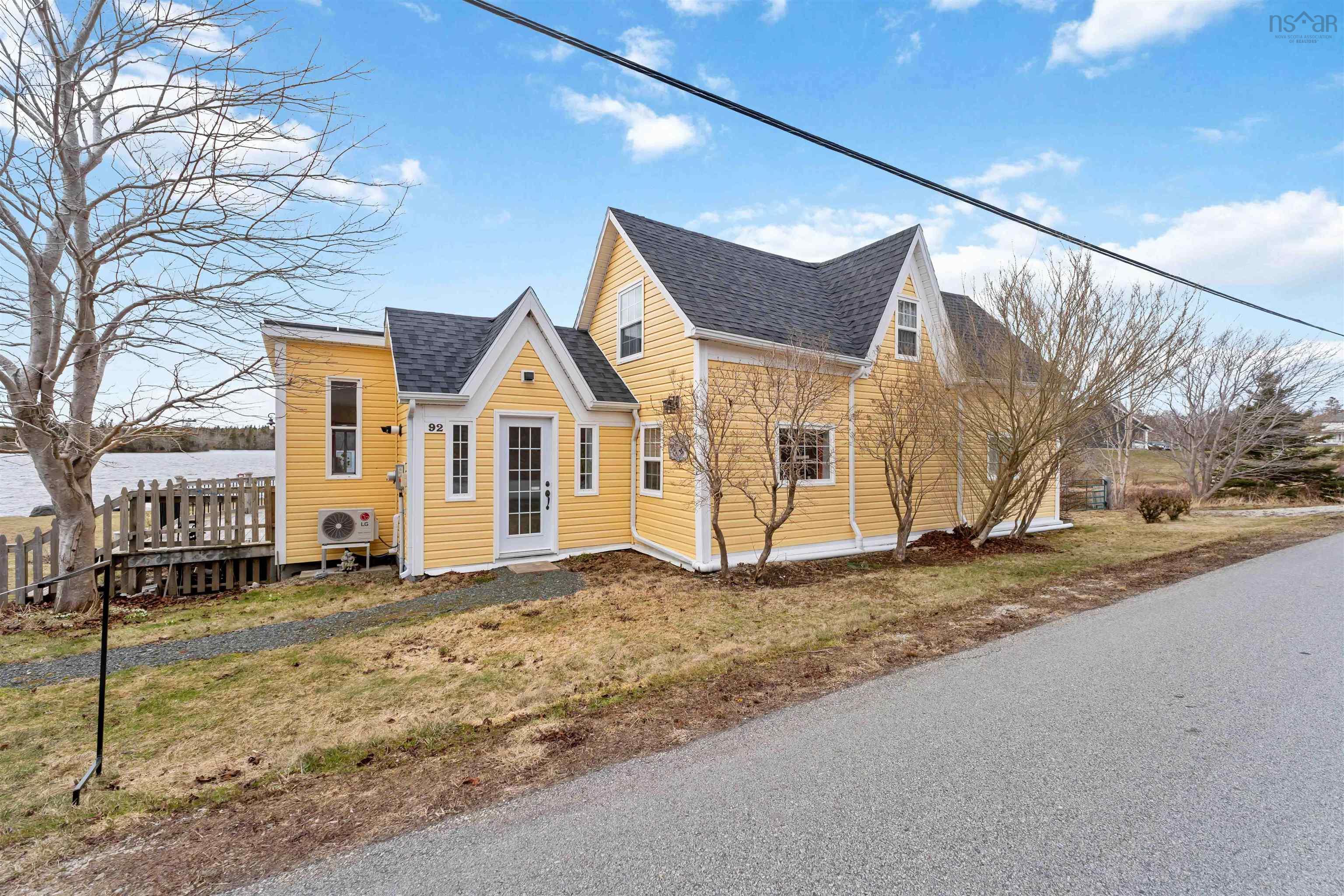 $385,000.00: 92 Lake Darling Road, Darlings Lake