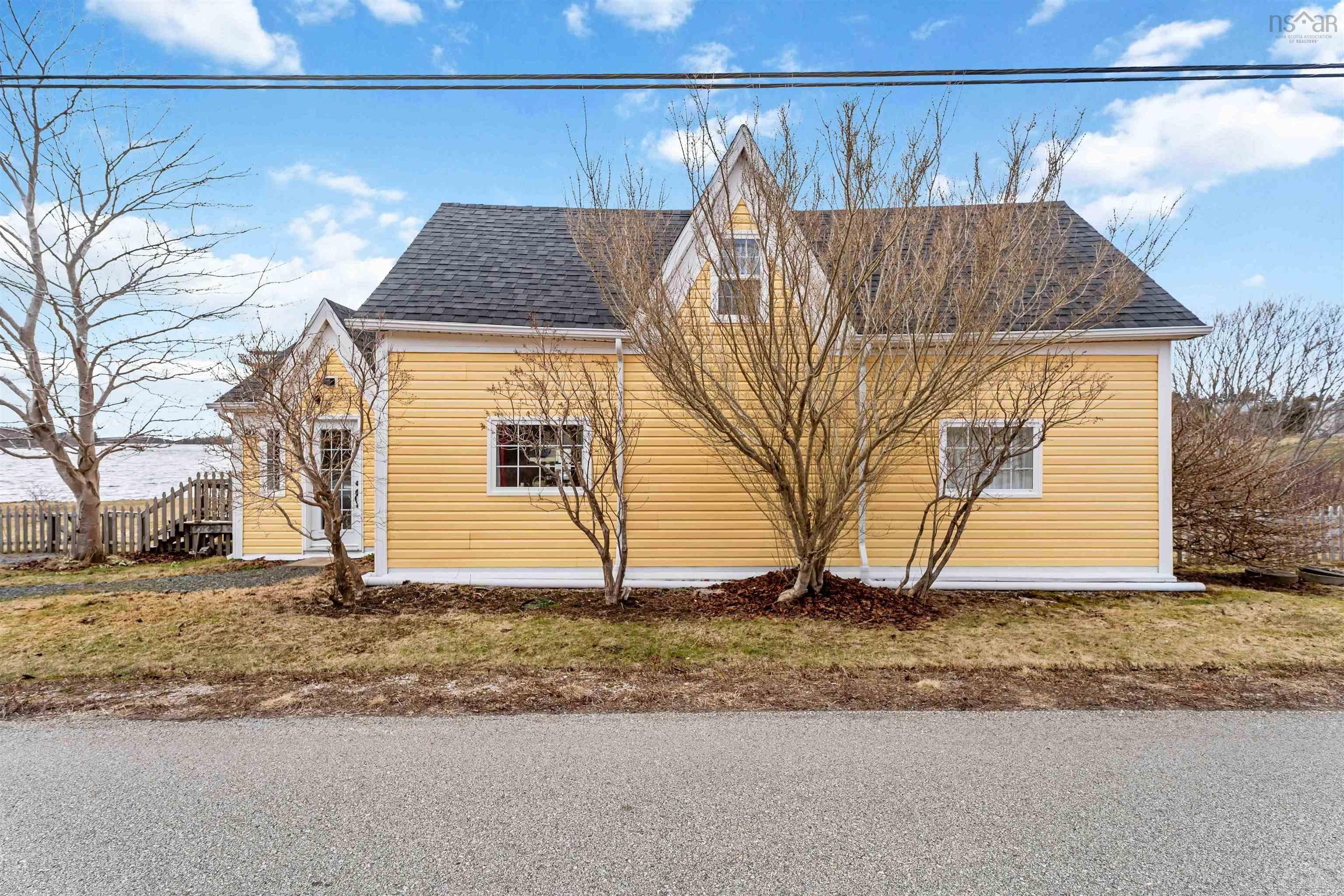 $385,000.00: 92 Lake Darling Road, Darlings Lake