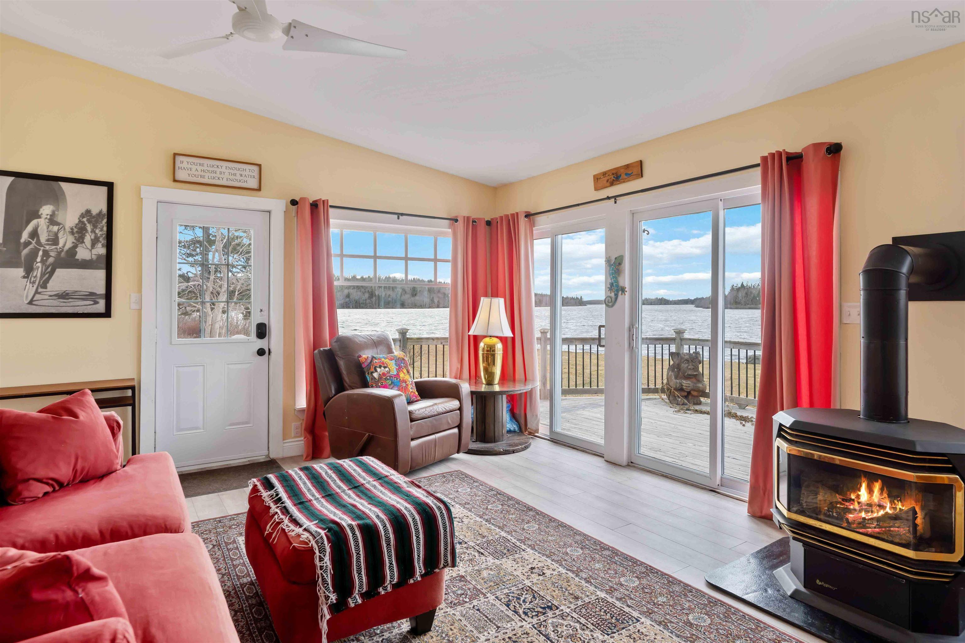 $385,000.00: 92 Lake Darling Road, Darlings Lake