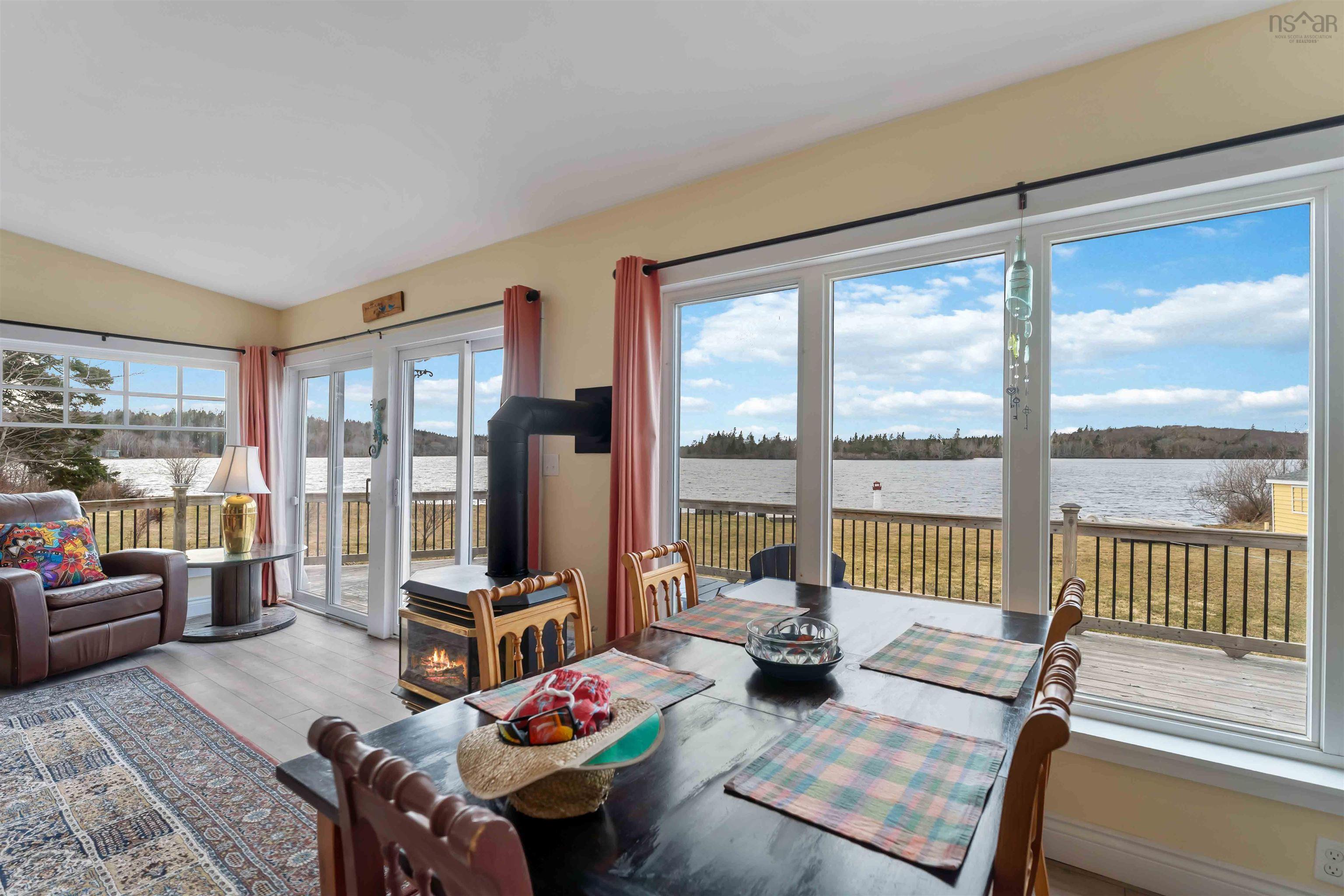 $385,000.00: 92 Lake Darling Road, Darlings Lake