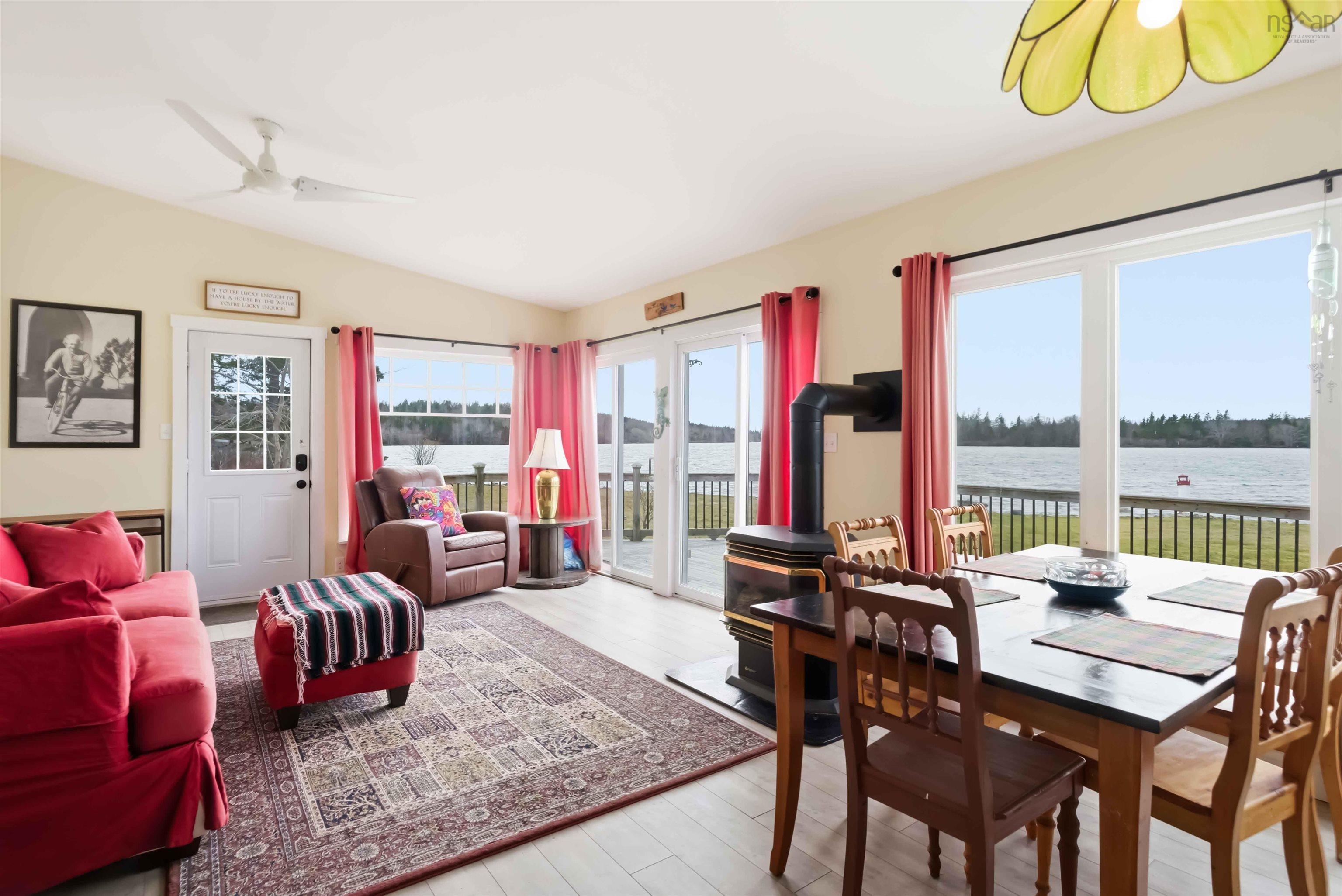 $385,000.00: 92 Lake Darling Road, Darlings Lake