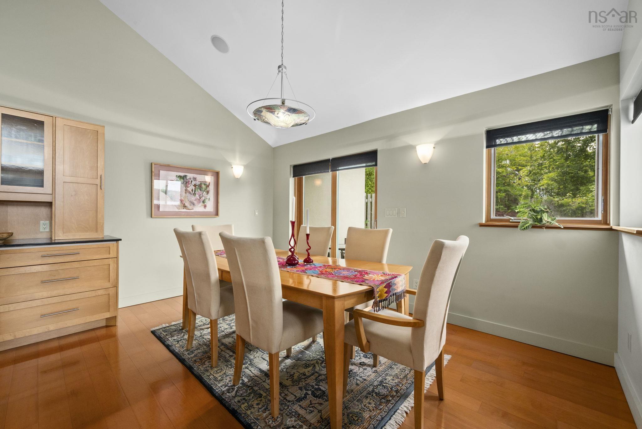 $1,195,000.00: 49 Fairway Grove, Dartmouth