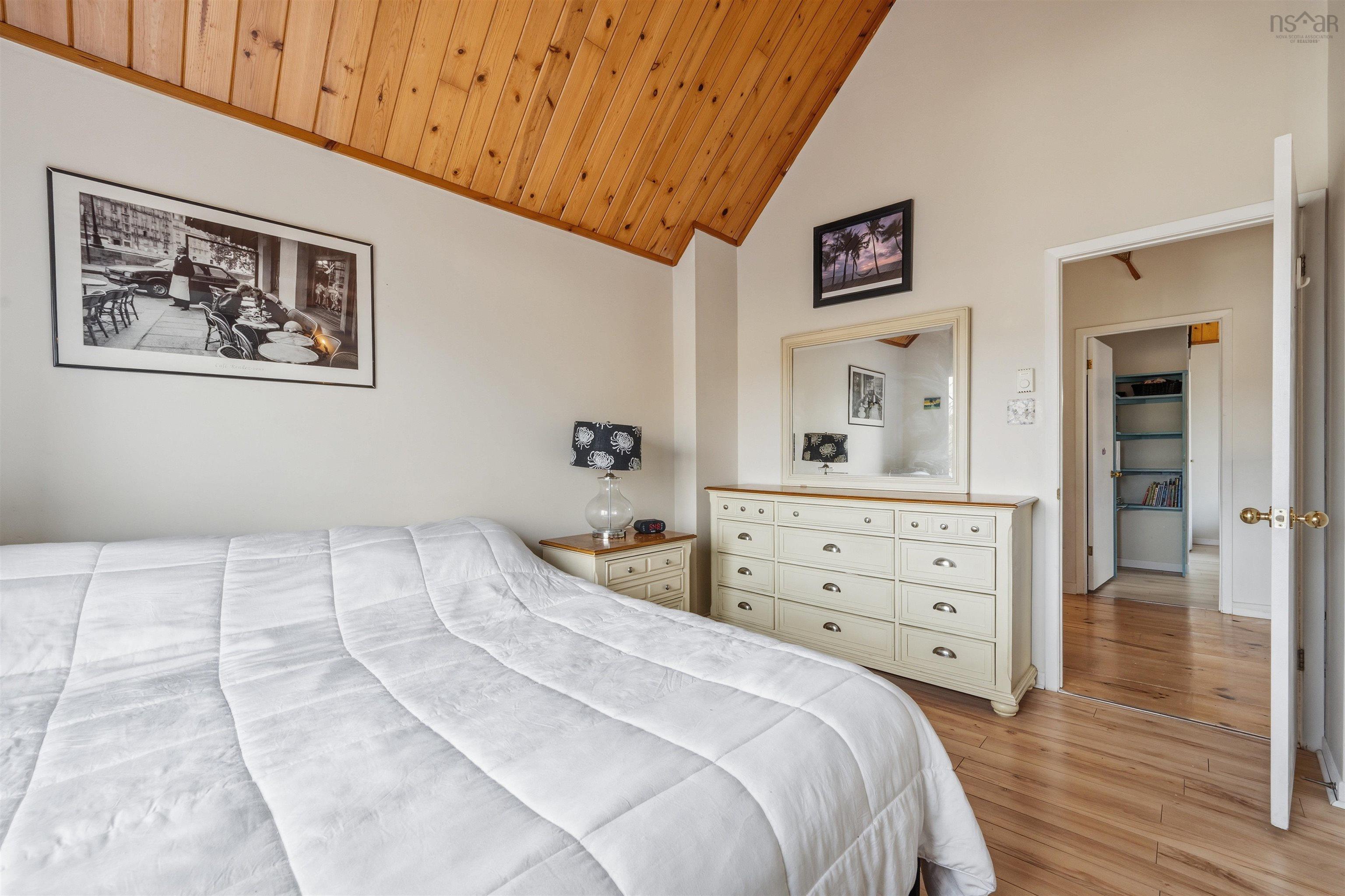 $649,900.00: 450 Shore Drive, Bedford