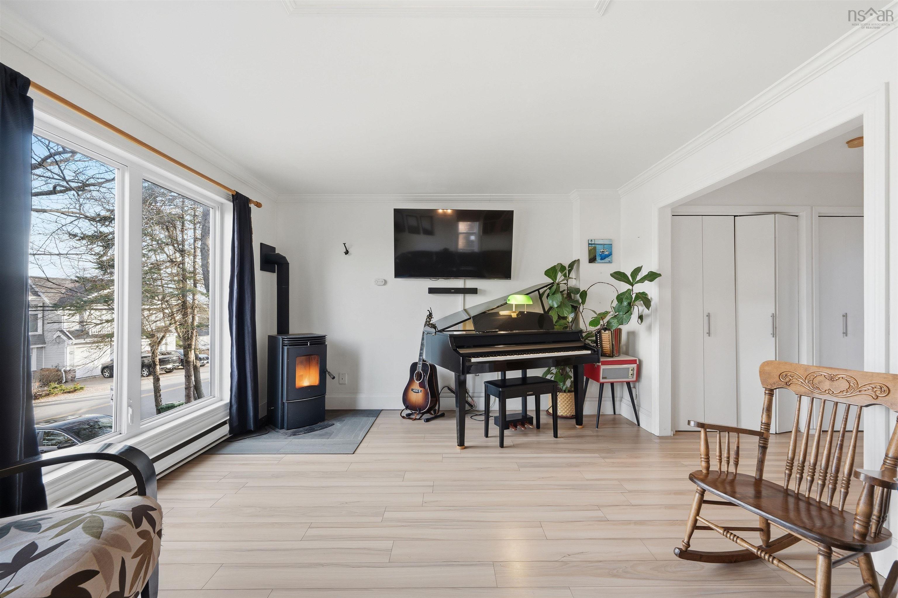 $649,900.00: 450 Shore Drive, Bedford