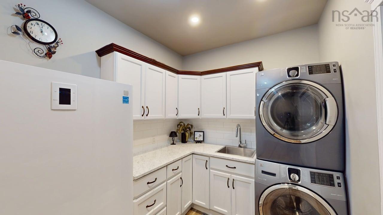 $695,000.00: 1910 West Street, Westville