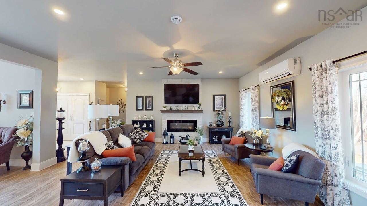 $695,000.00: 1910 West Street, Westville