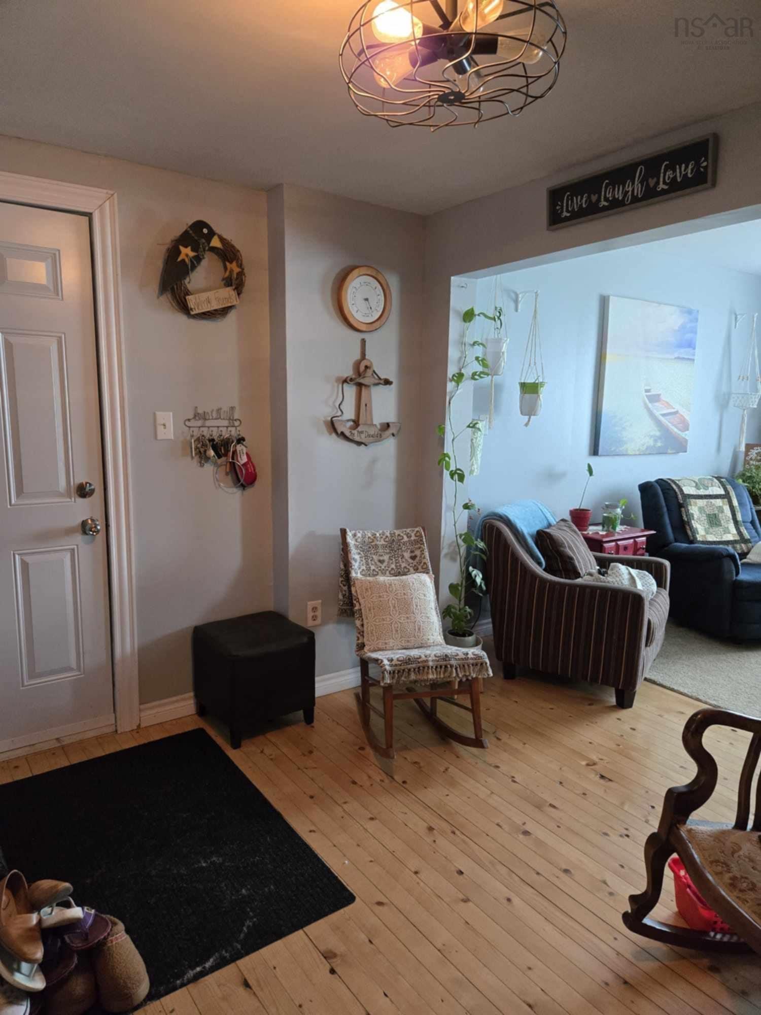 $299,900.00: 7 Foundry Street, Amherst